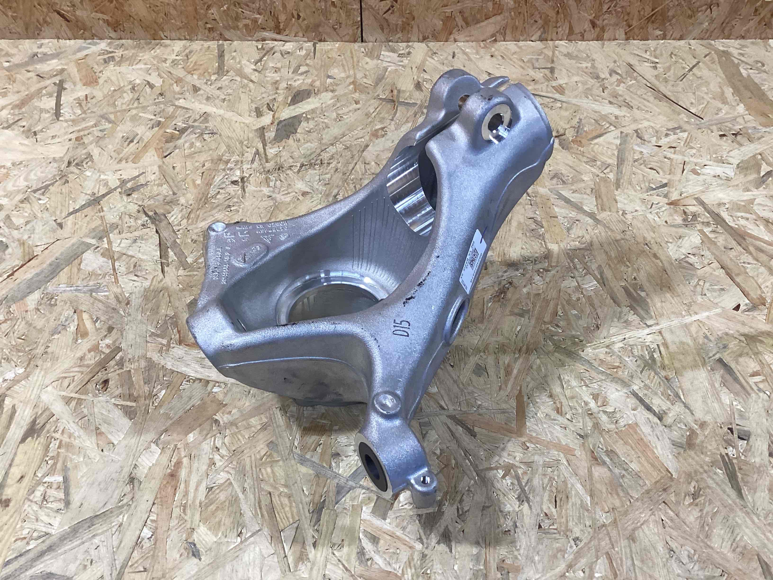Кулак поворотный левый Porsche 911 140526-112