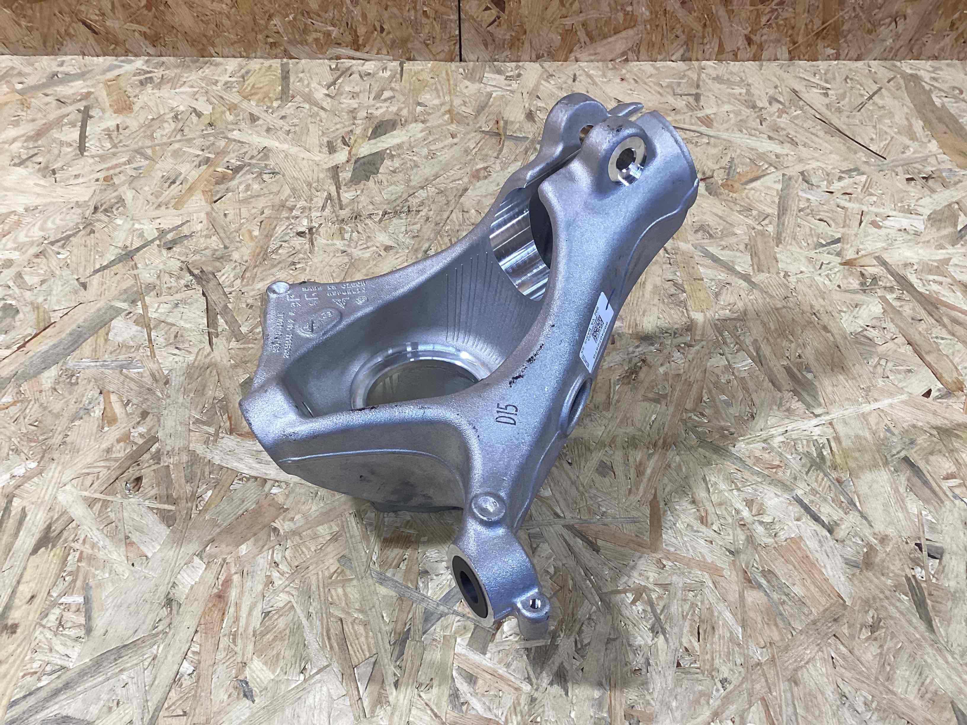 Кулак поворотный левый Porsche 911 140526-112