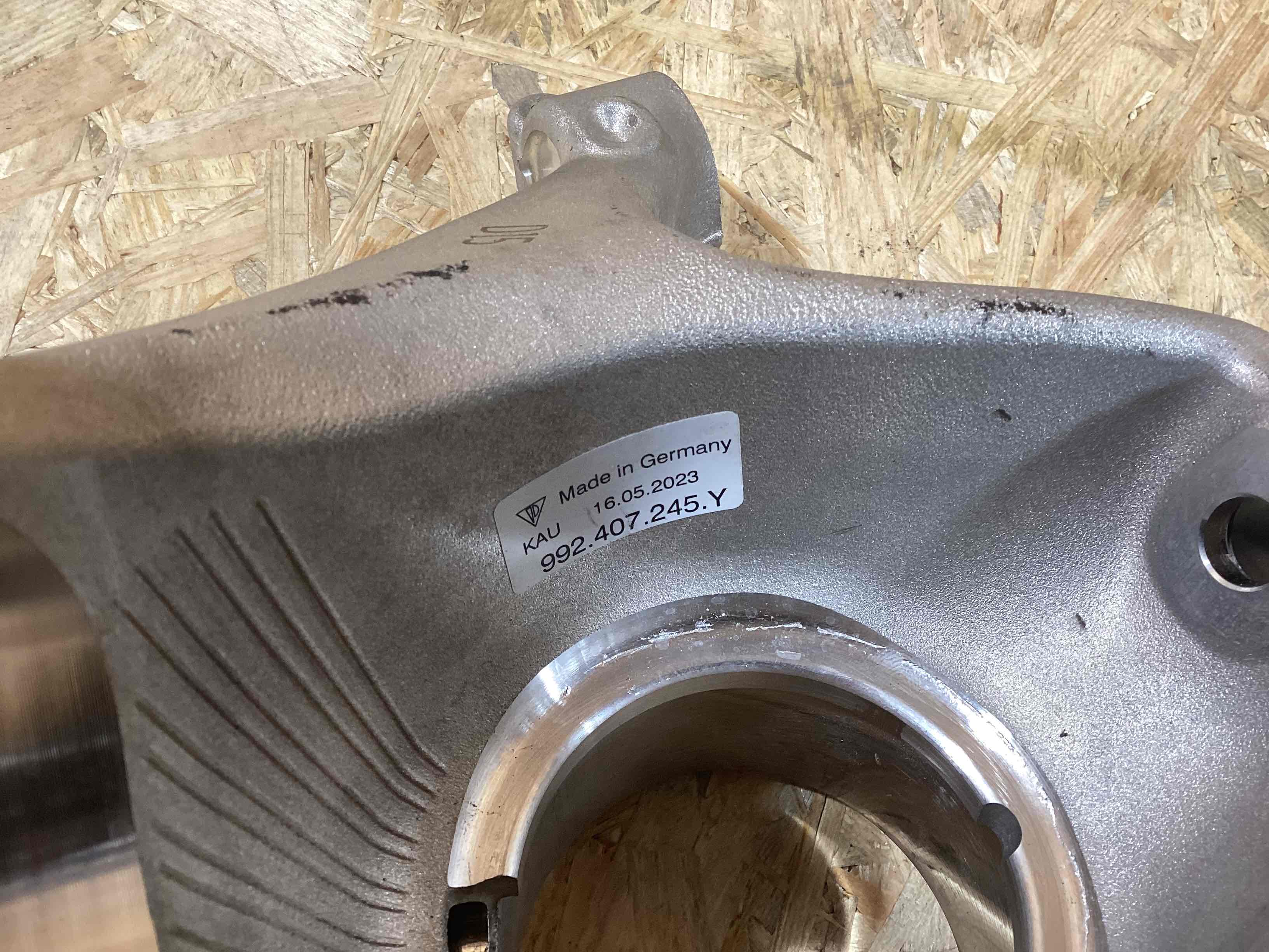 Кулак поворотный левый Porsche 911 140526-112