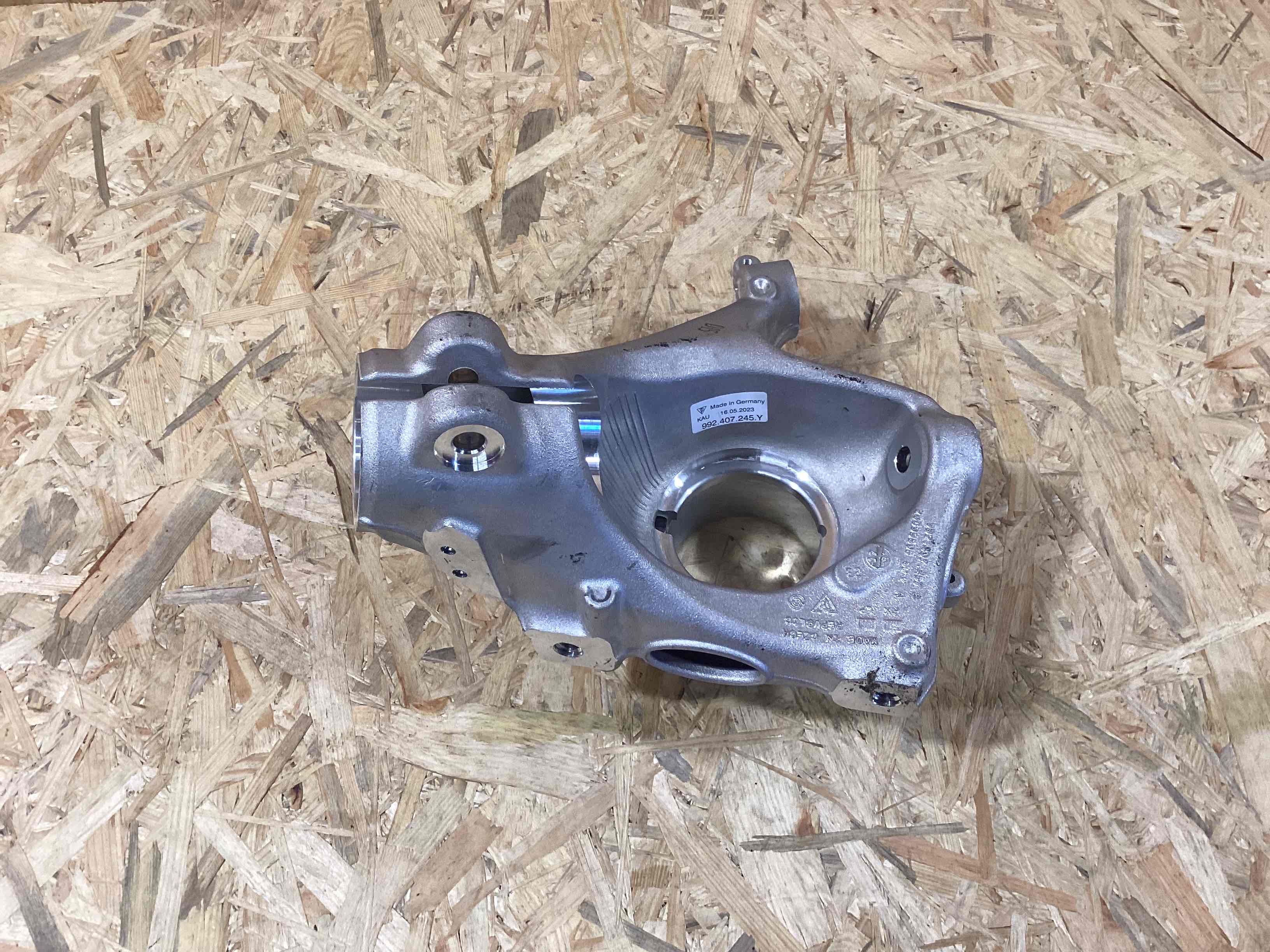 Кулак поворотный левый Porsche 911 140526-112
