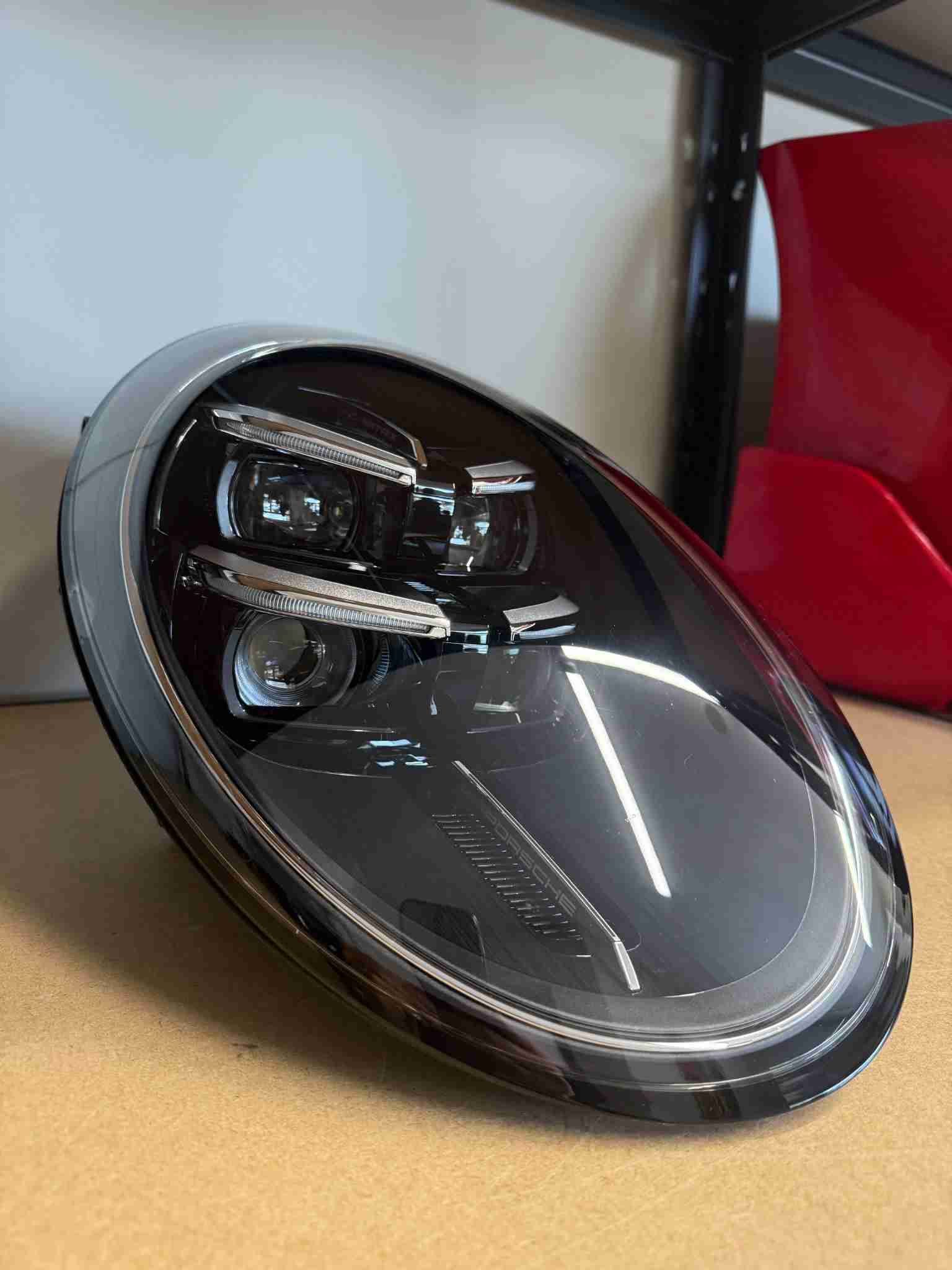 Фара правая Porsche 911 140526-161