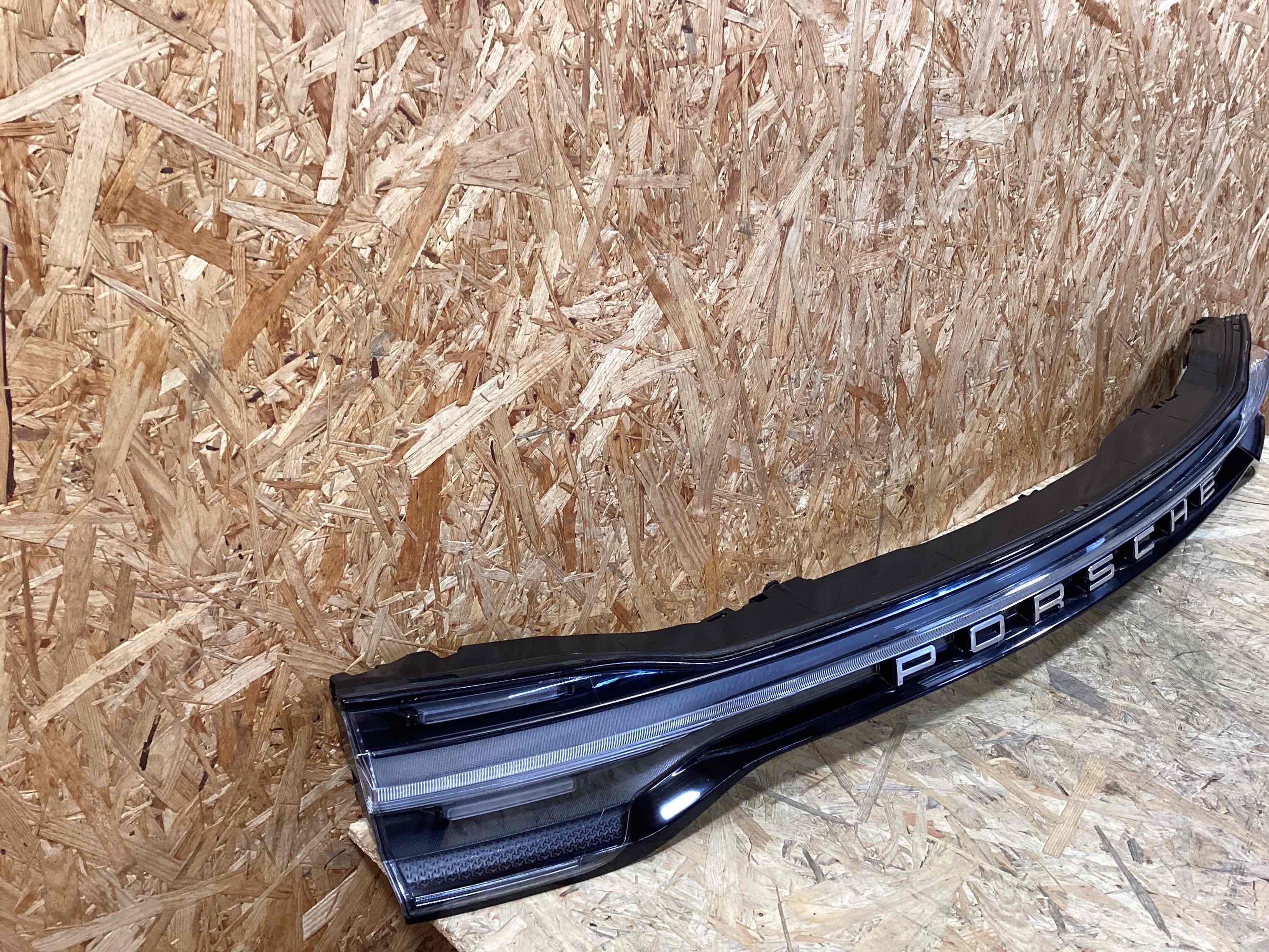 Фонарь стоп-сигнал Porsche Macan 140726-101