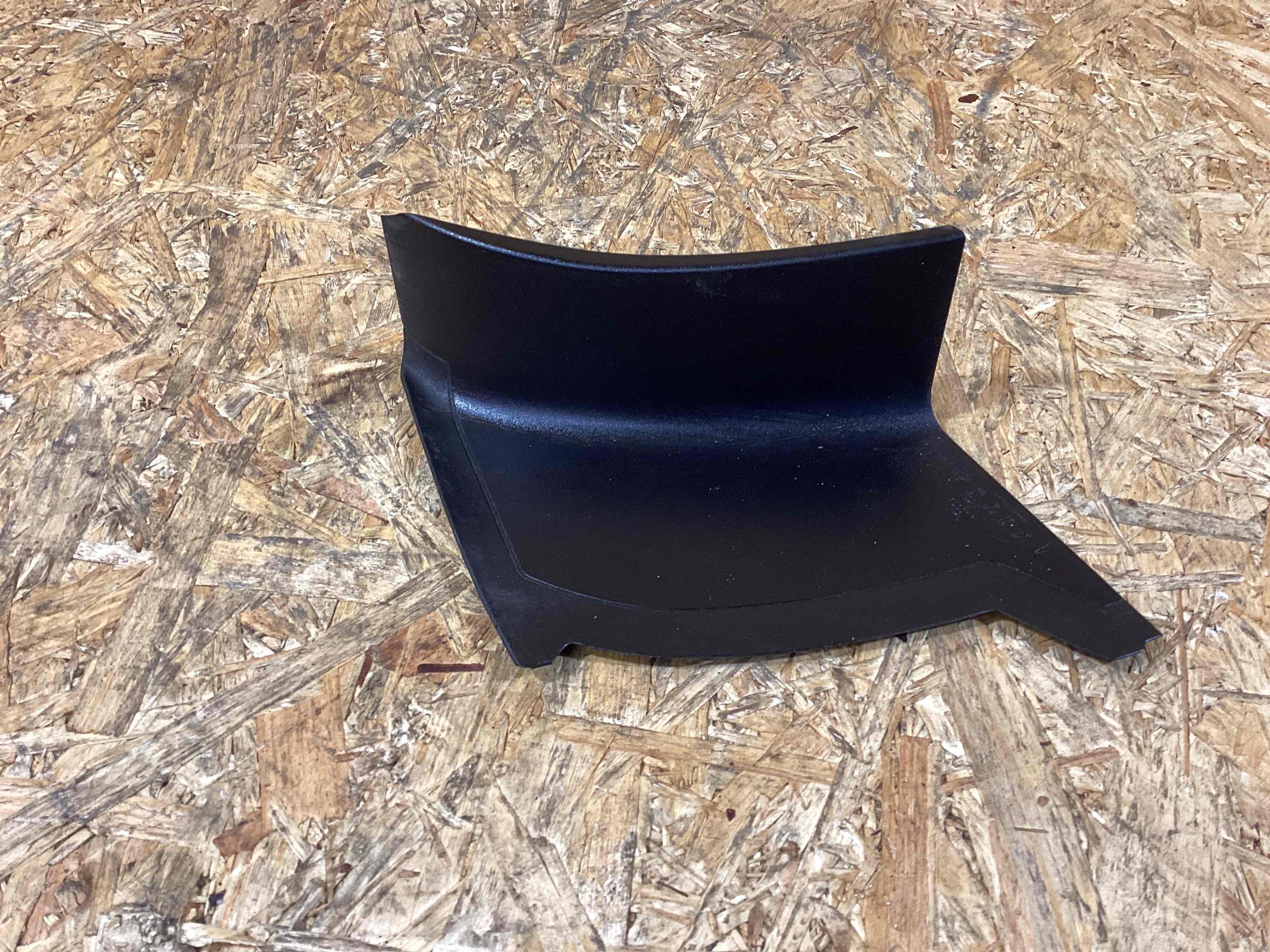 Молдинг двери багажника, крышки багажника, задние молдинги кузова Porsche Macan 141025-106