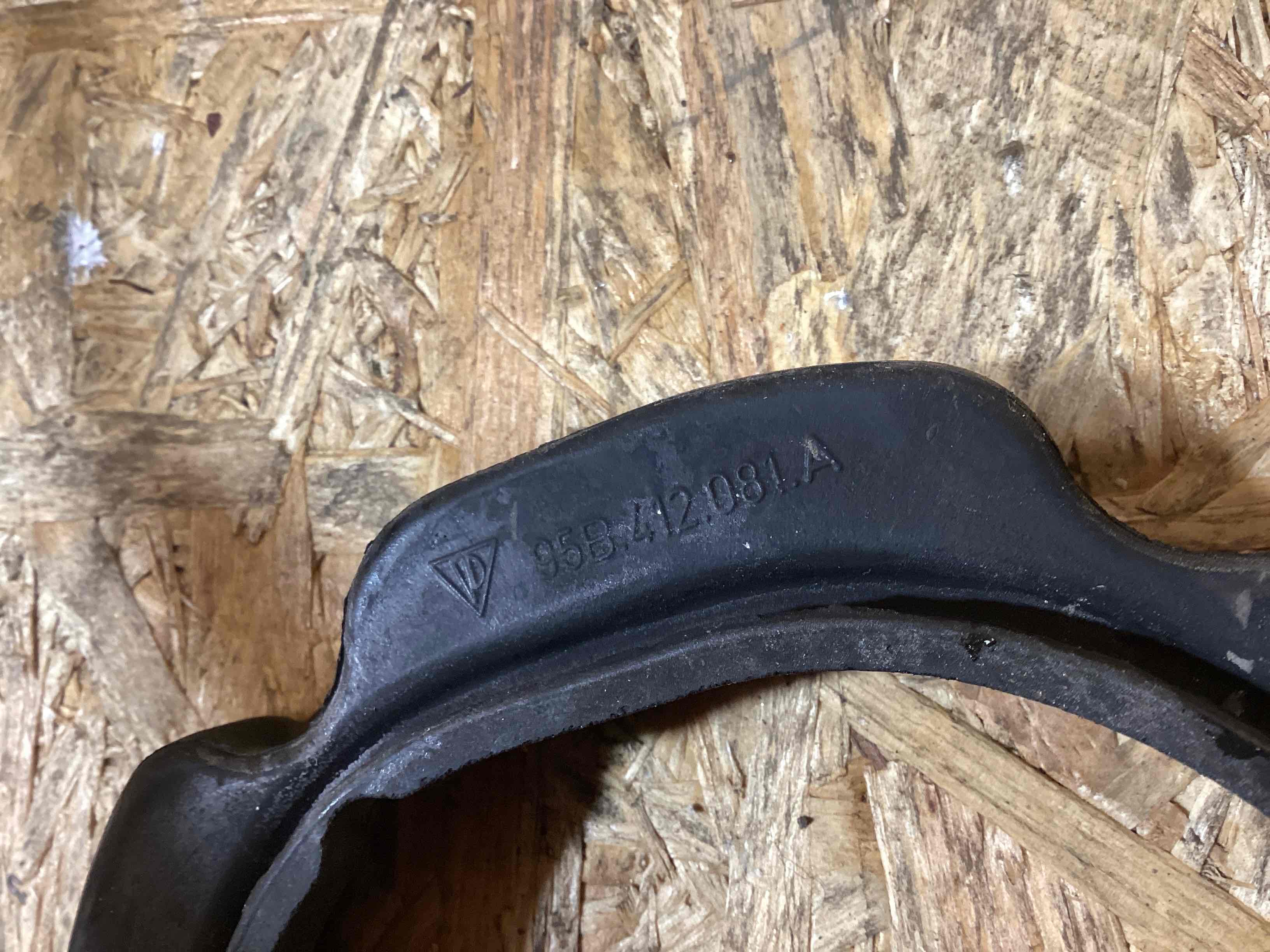 Кулак поворотный правый Porsche Macan 141125-102