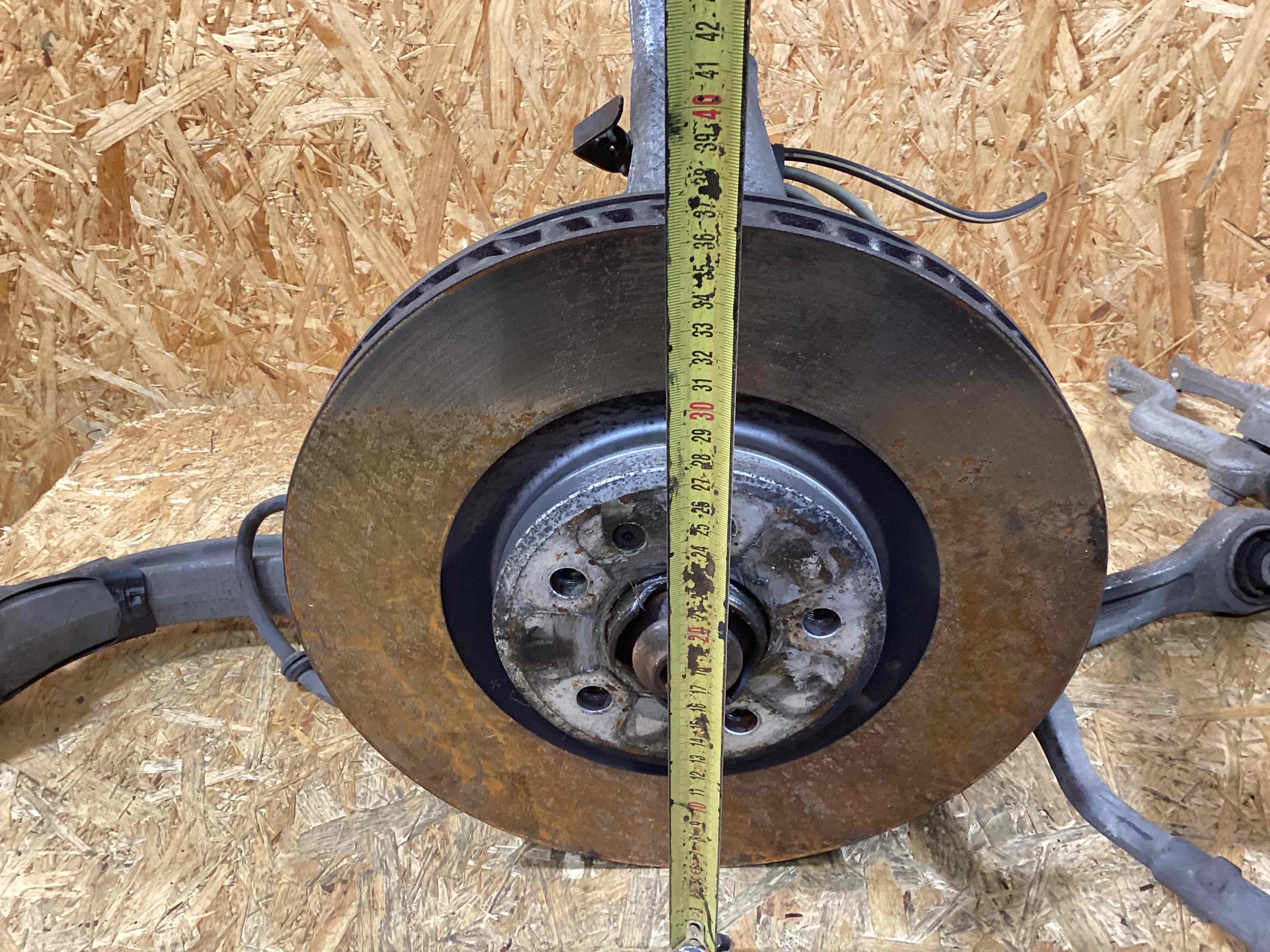 Кулак поворотный правый Porsche Macan 141125-102