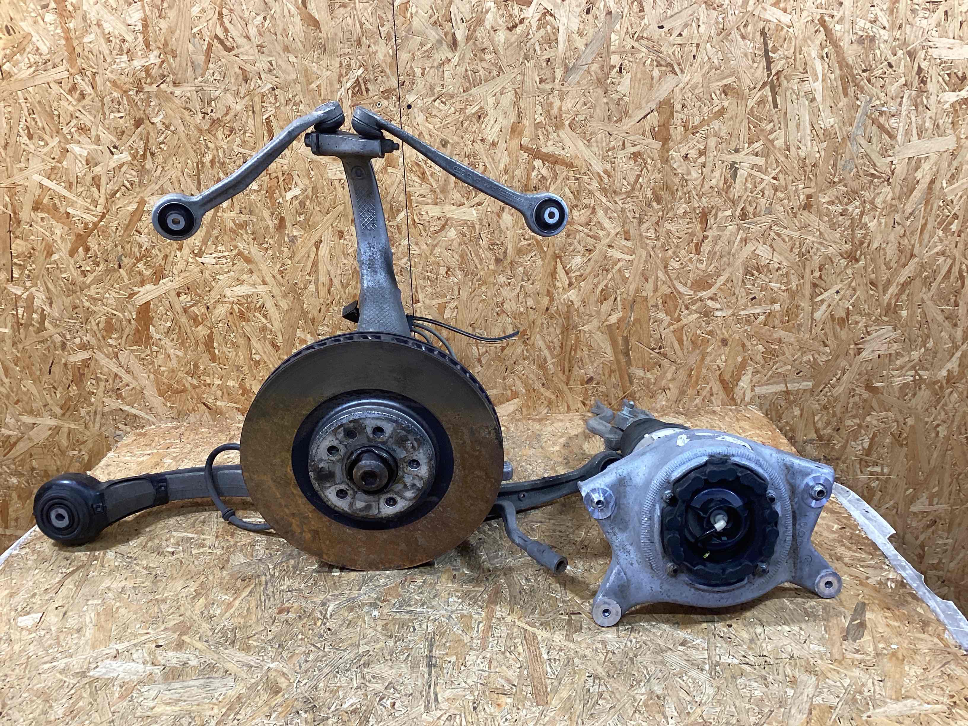 Кулак поворотный правый Porsche Macan 141125-102