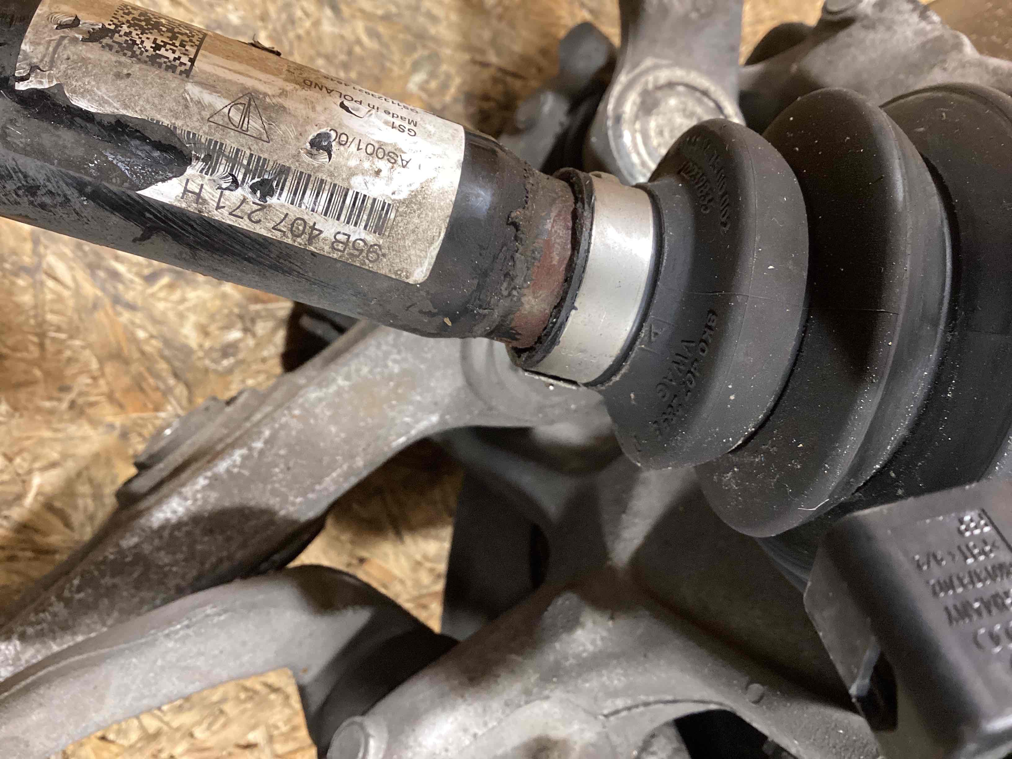 Кулак поворотный левый Porsche Macan 141125-103