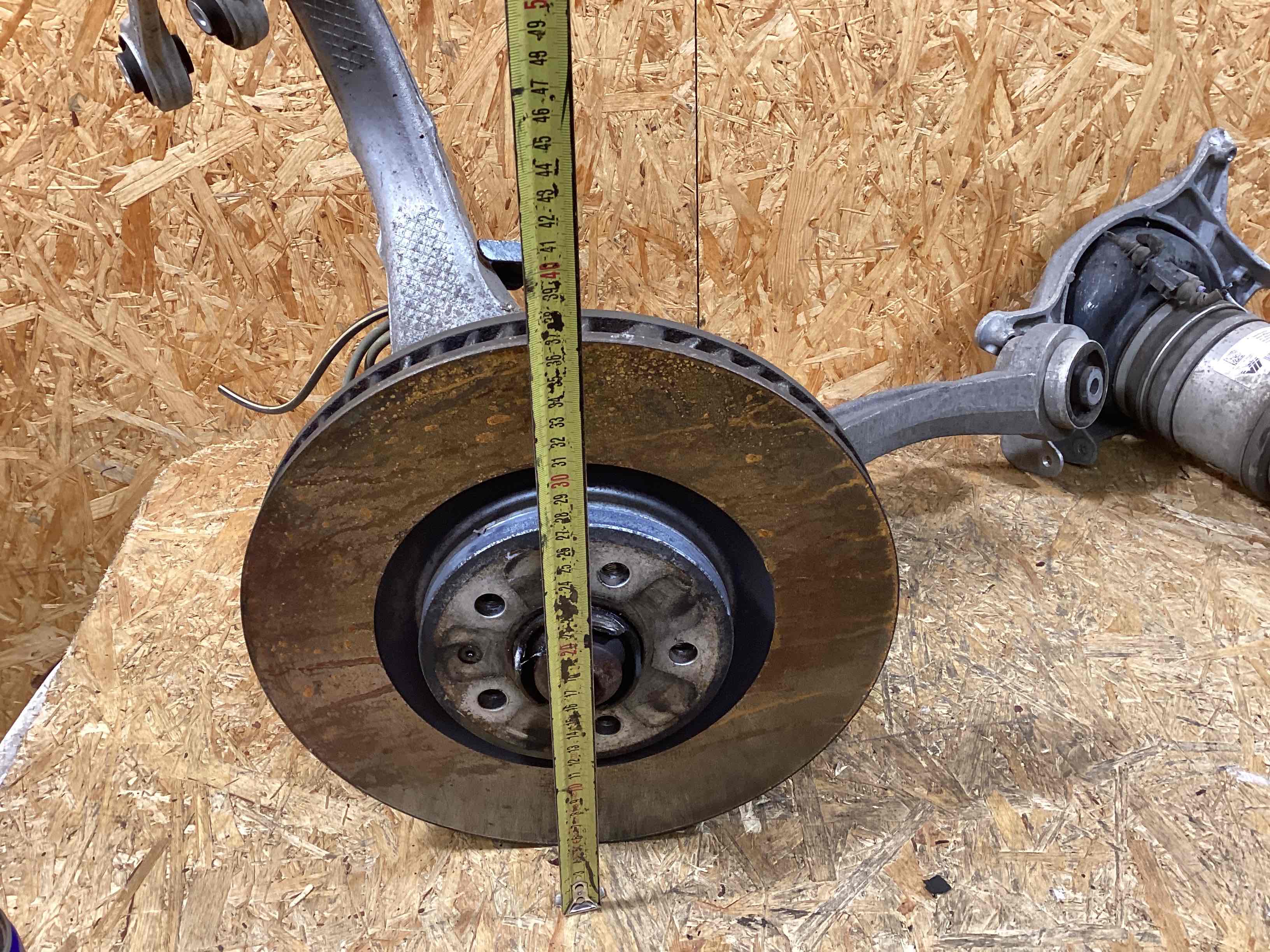 Кулак поворотный левый Porsche Macan 141125-103