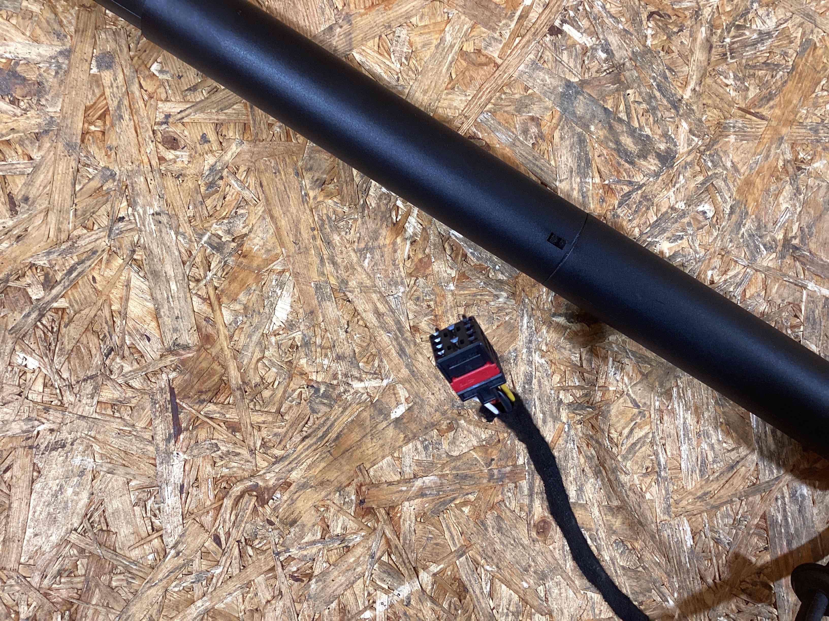 Амортизатор крышки (двери) багажника Porsche Macan 141125-110