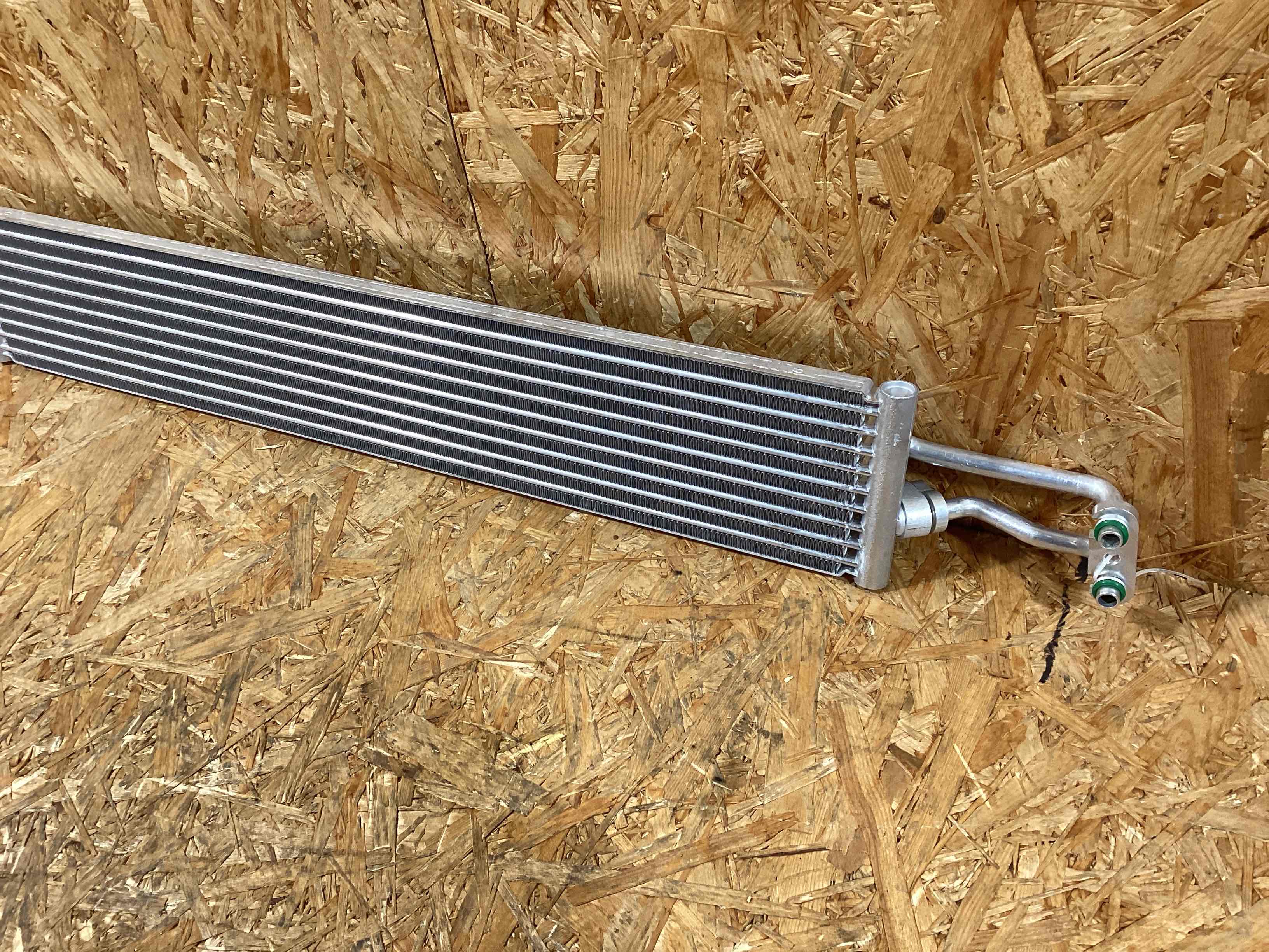 Радиатор масляный Porsche Panamera 150126-105