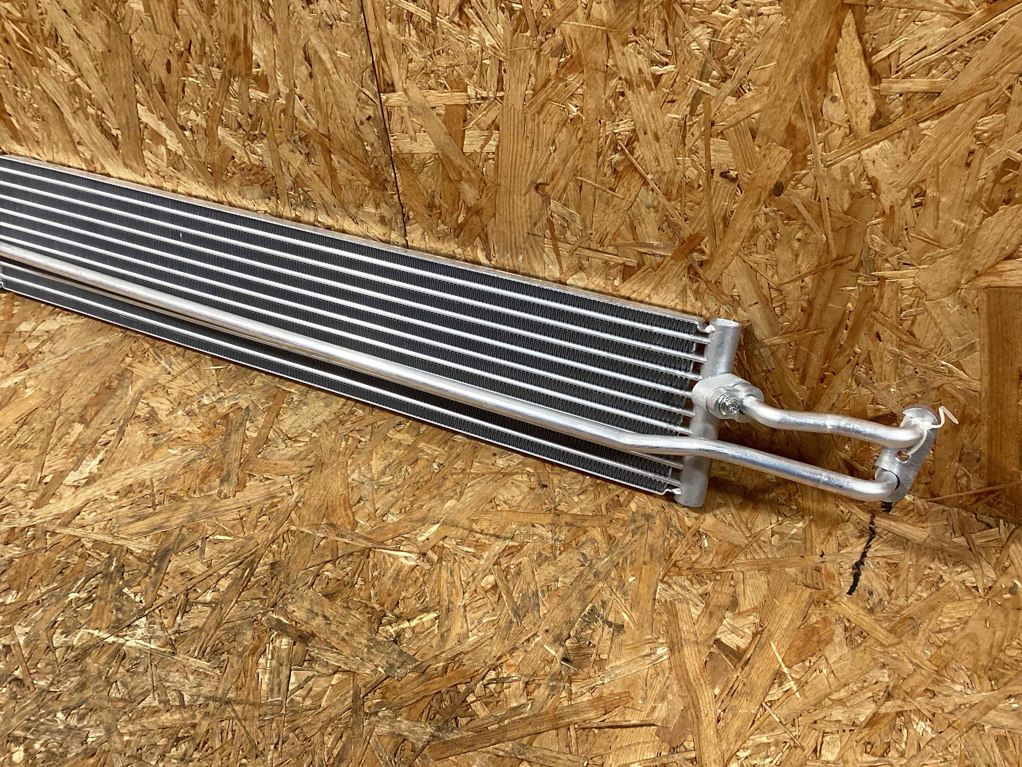 Радиатор масляный Porsche Panamera 150126-105