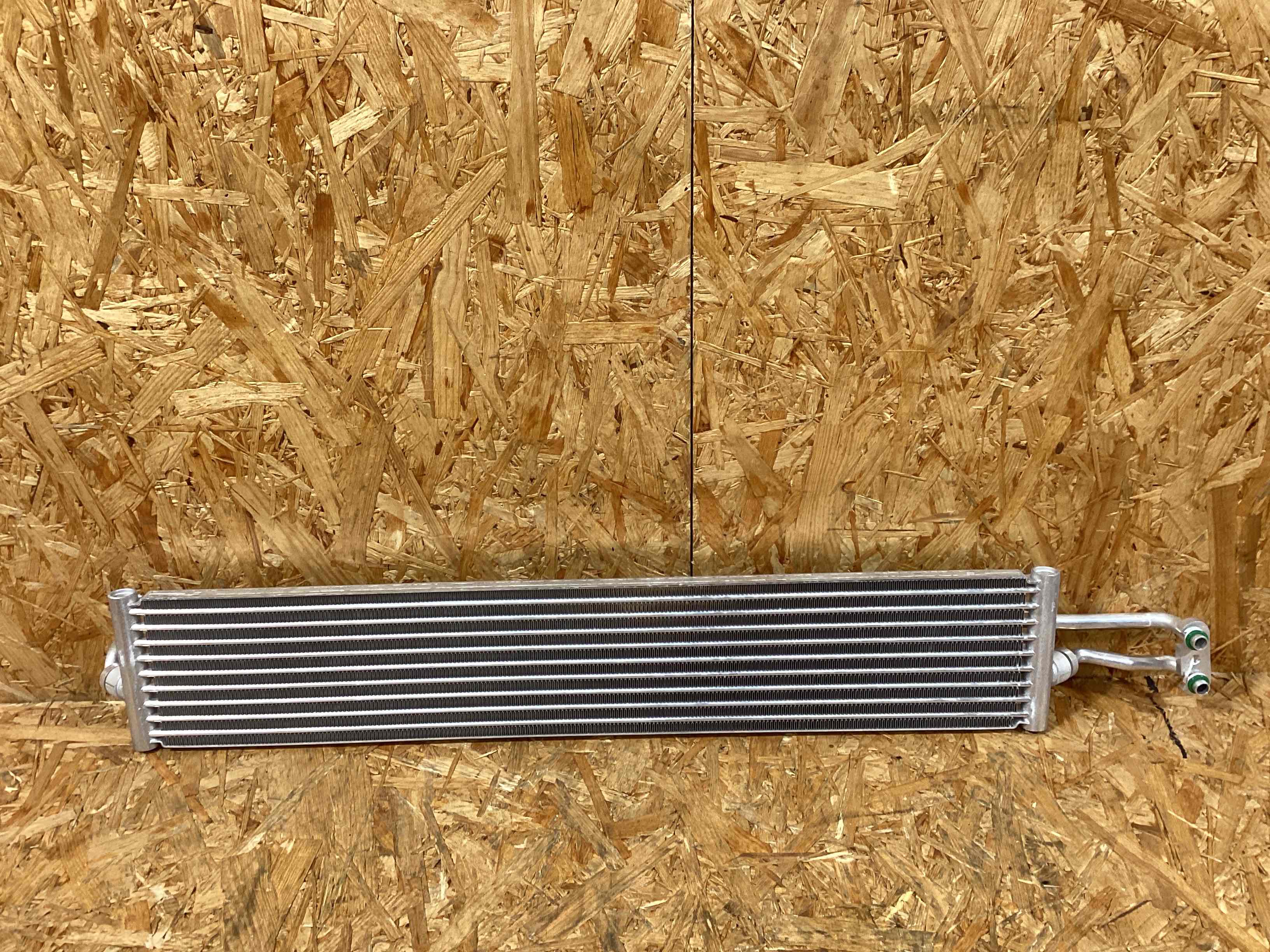 Радиатор масляный Porsche Panamera 150126-105