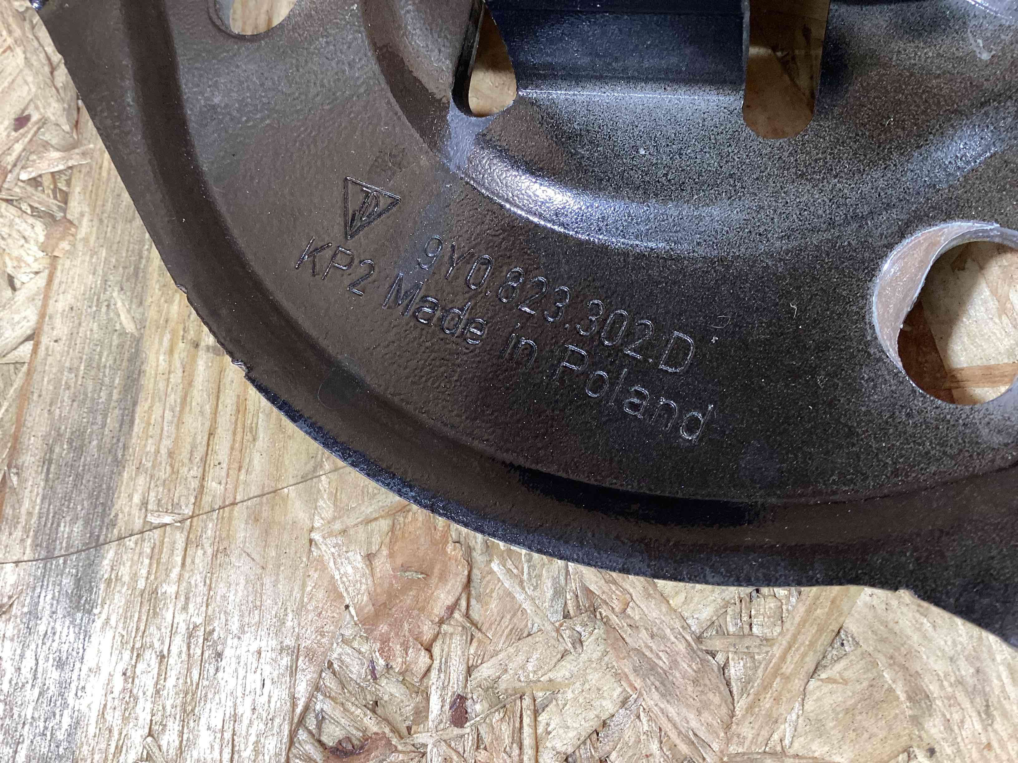 Петля (кронштейн) капота Porsche Cayenne 150426-114