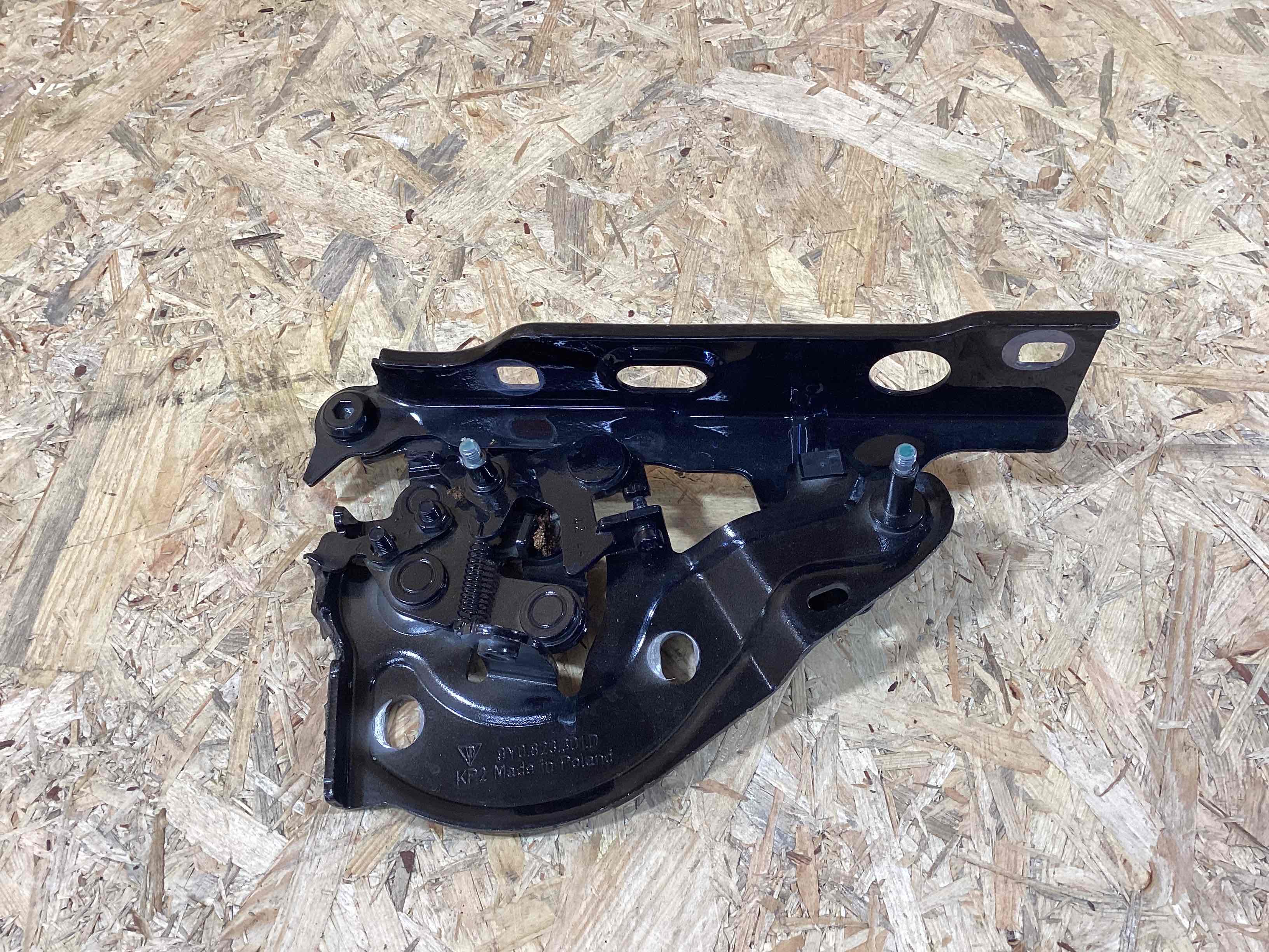 Петля (кронштейн) капота Porsche Cayenne 150426-115