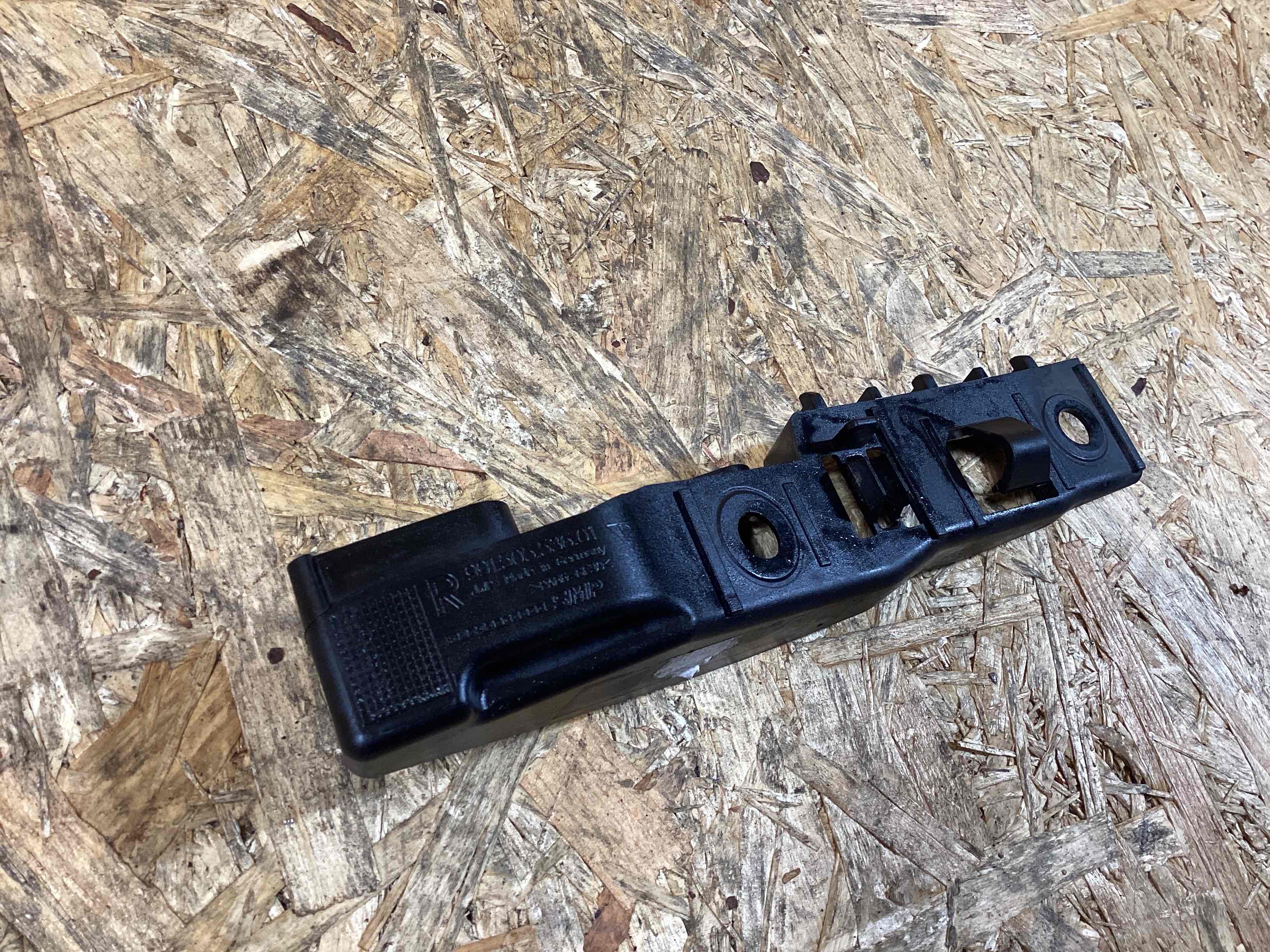 Крепление крыла Porsche 911 151025-103