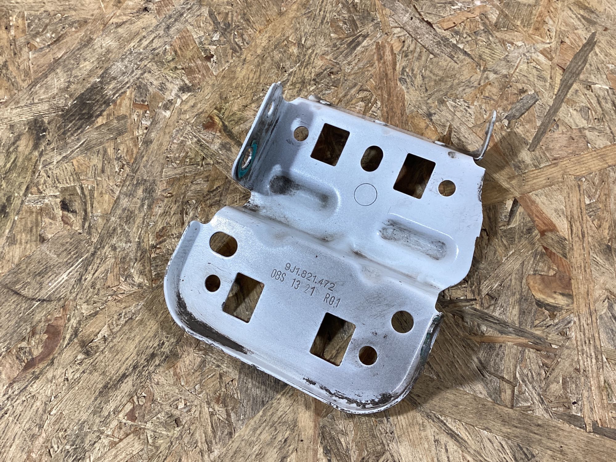 Кріплення крила Porsche Taycan 151026-118