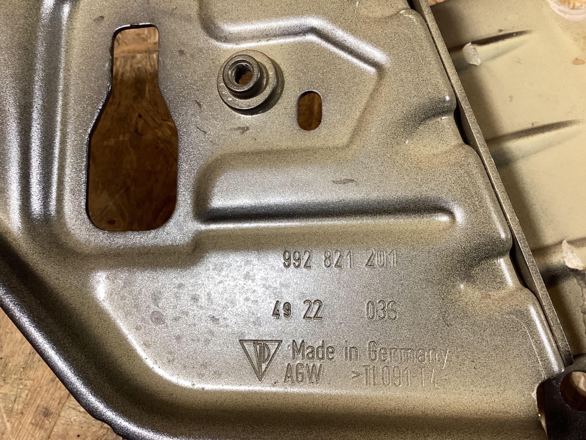 Кріплення крила Porsche 911 151026-121
