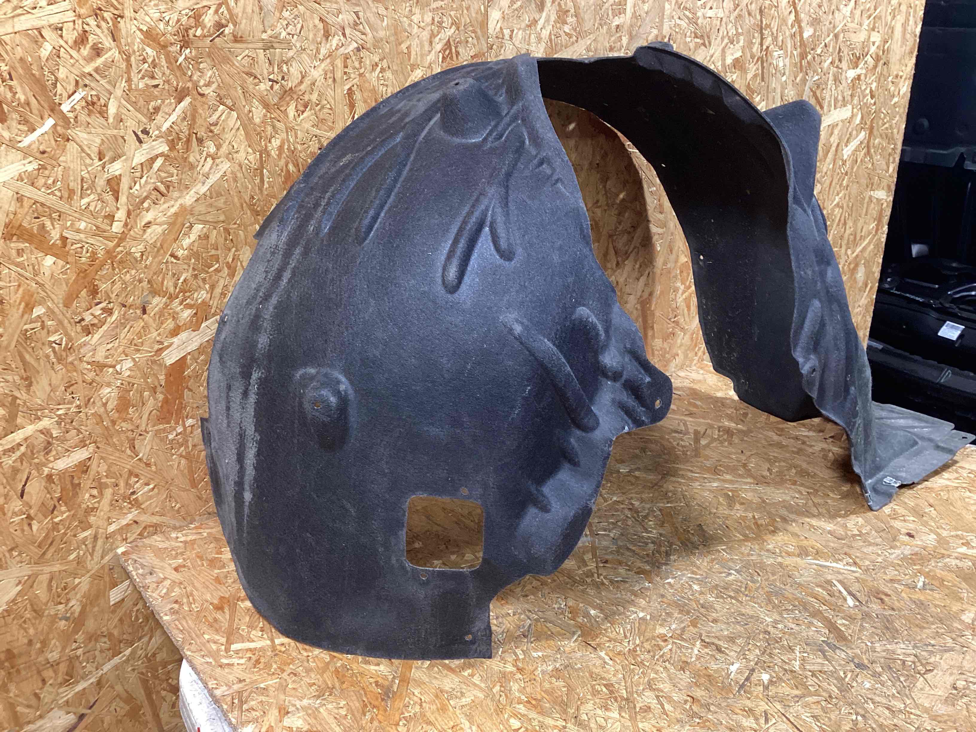 Защита арок передняя правая (подкрылок) Porsche Macan 151225-103