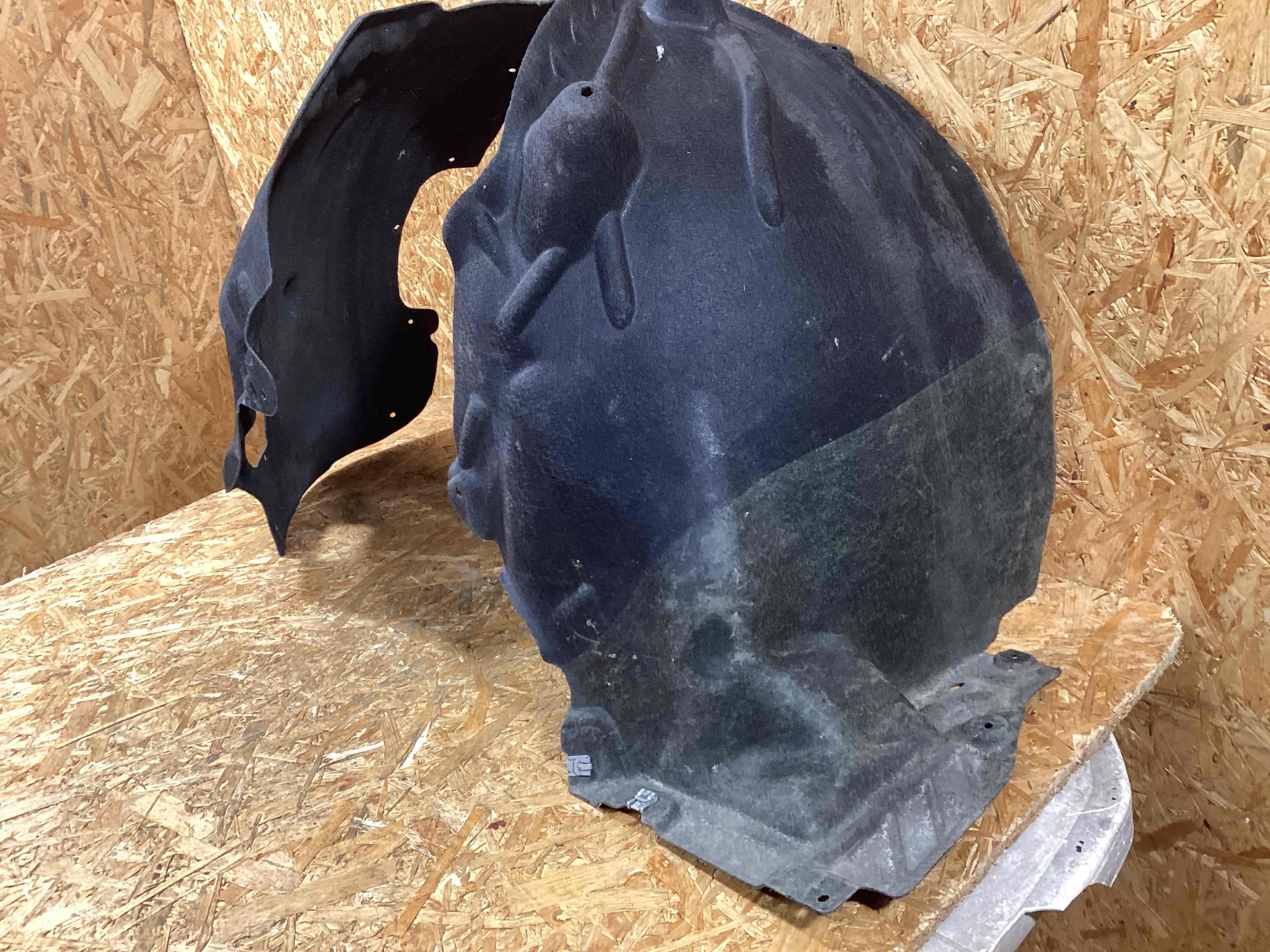 Защита арок передняя правая (подкрылок) Porsche Macan 151225-103