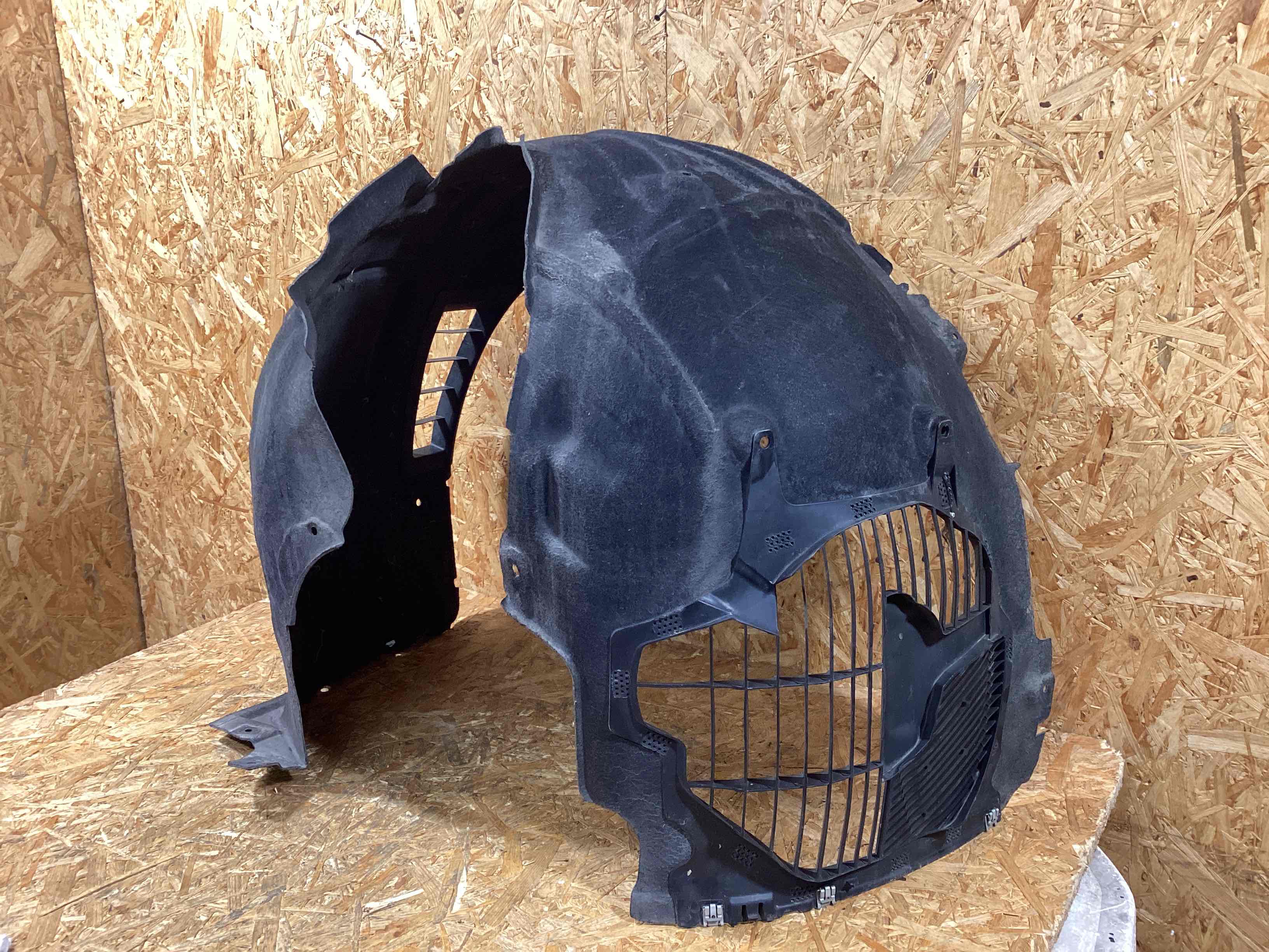 Защита арок передняя левая (подкрылок) Porsche Taycan 151225-104