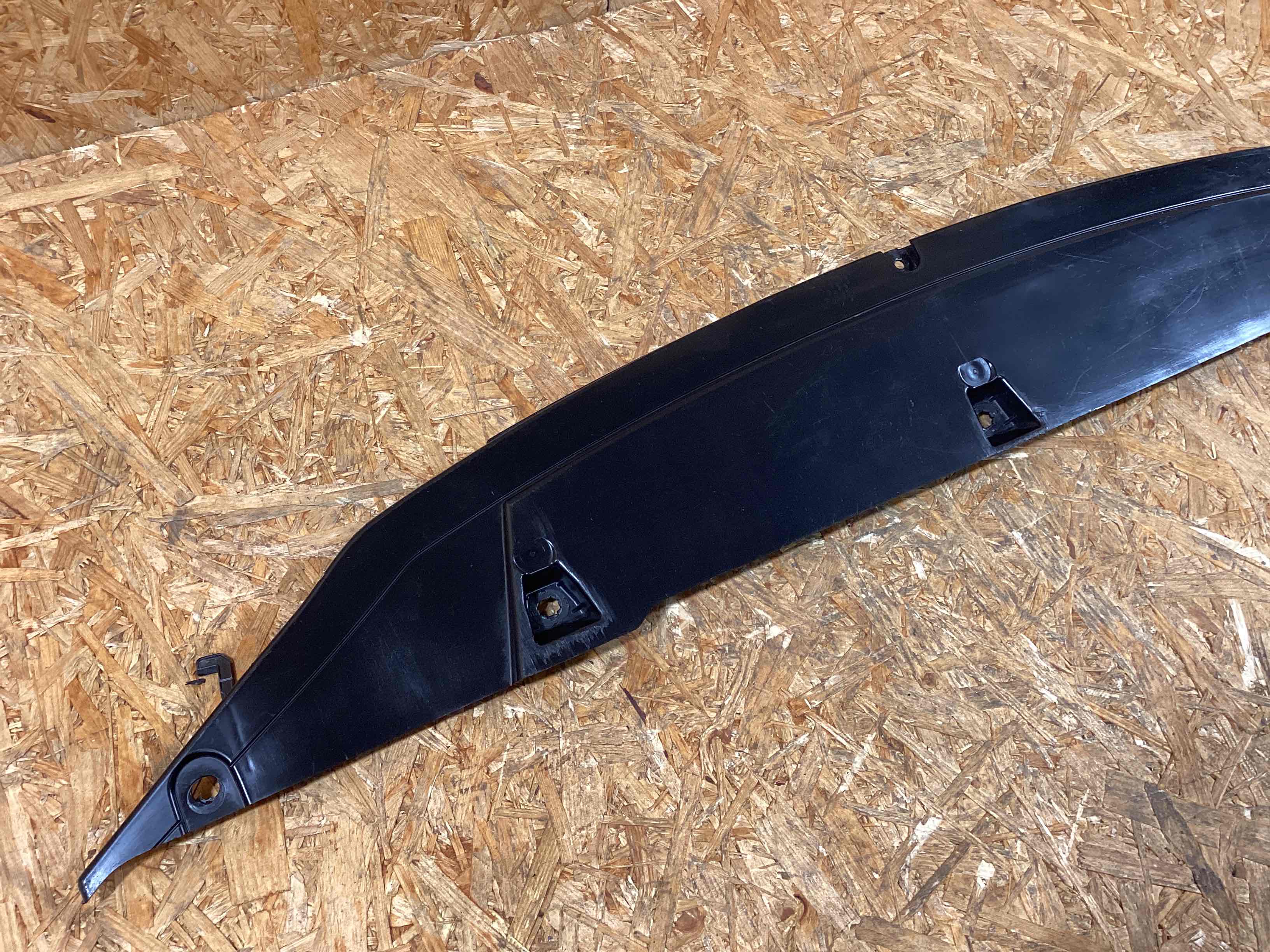 Пластик моторного отсека Porsche 911 151225-108