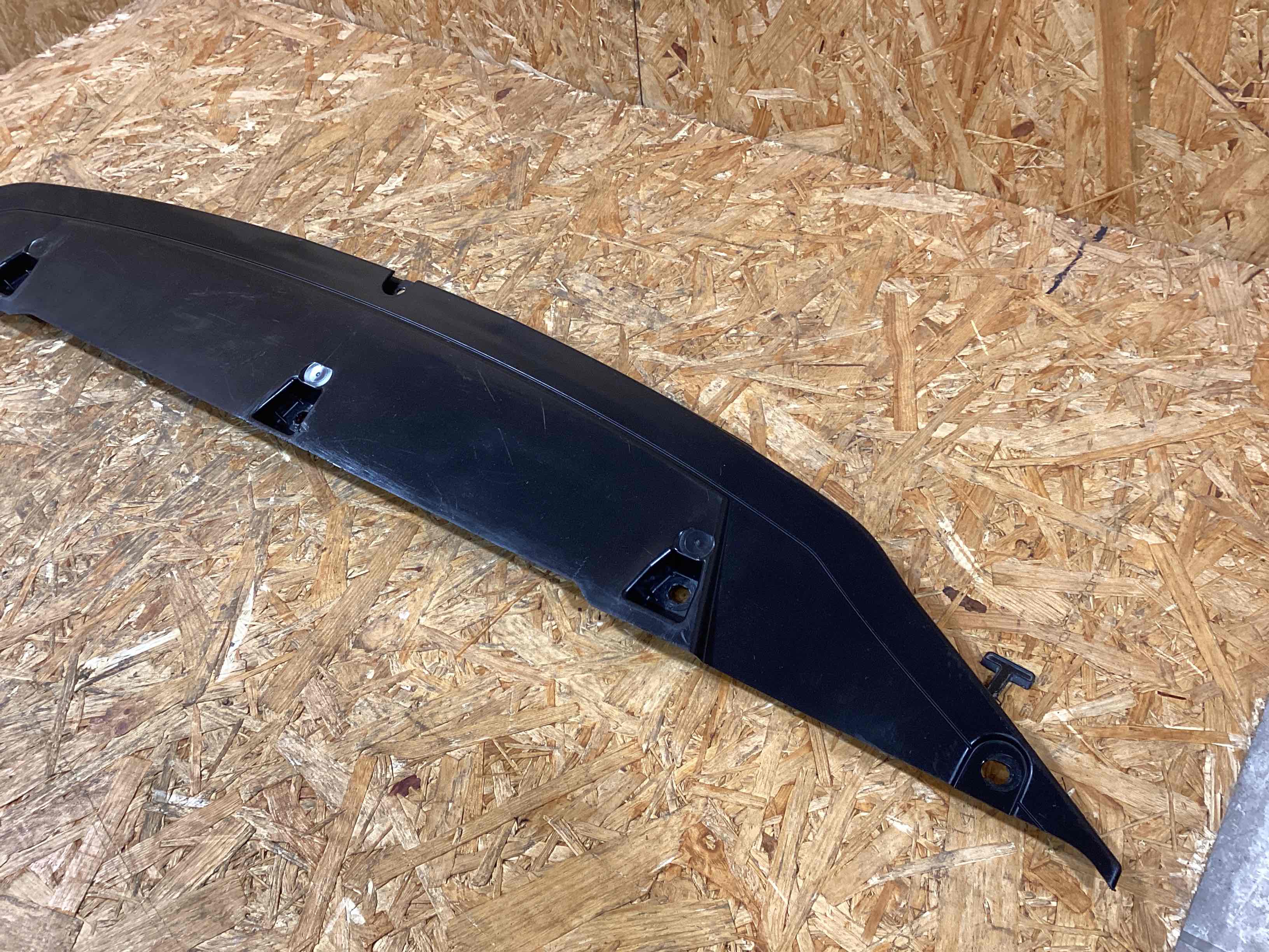 Пластик моторного отсека Porsche 911 151225-108