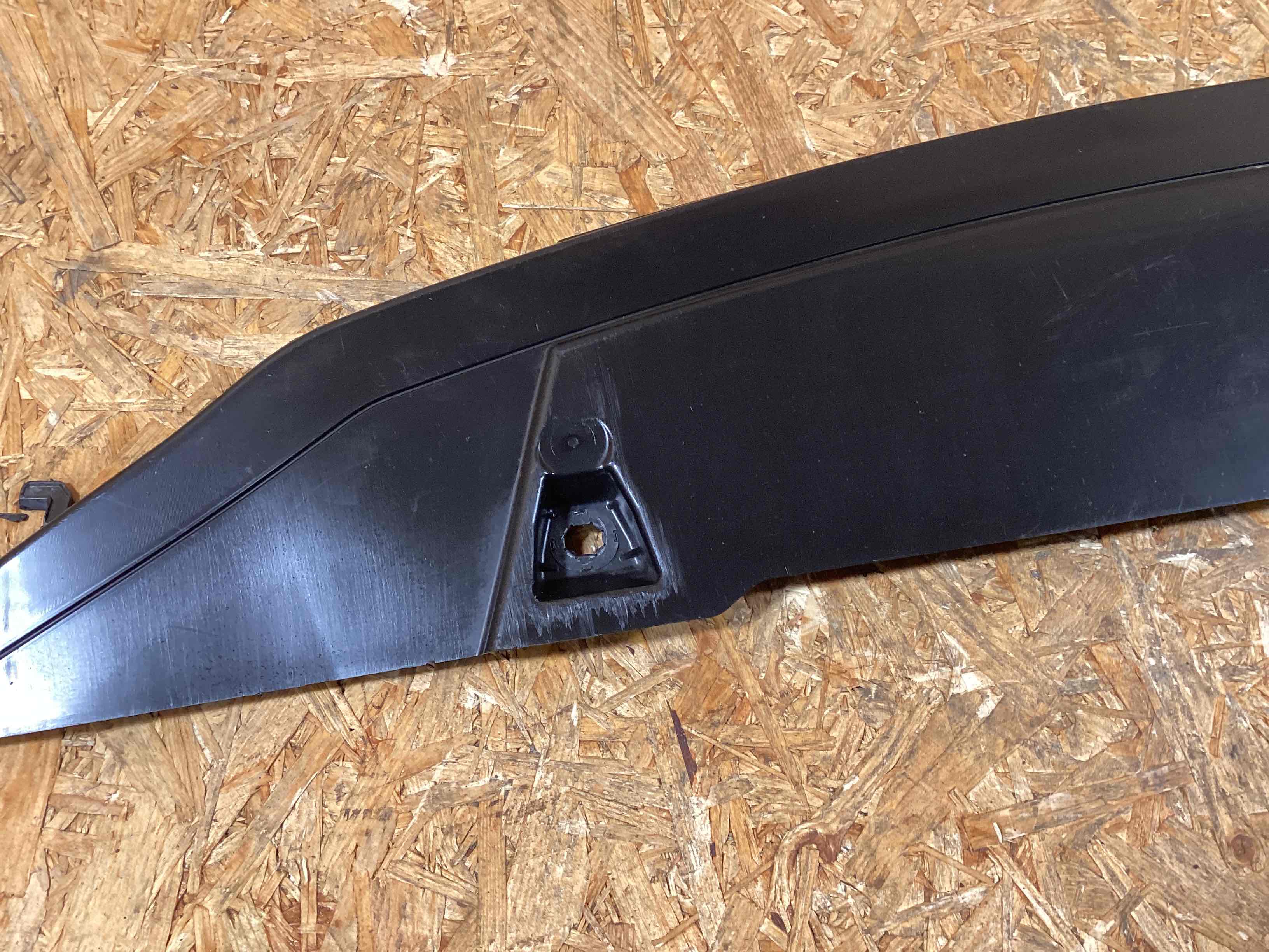 Пластик моторного отсека Porsche 911 151225-108