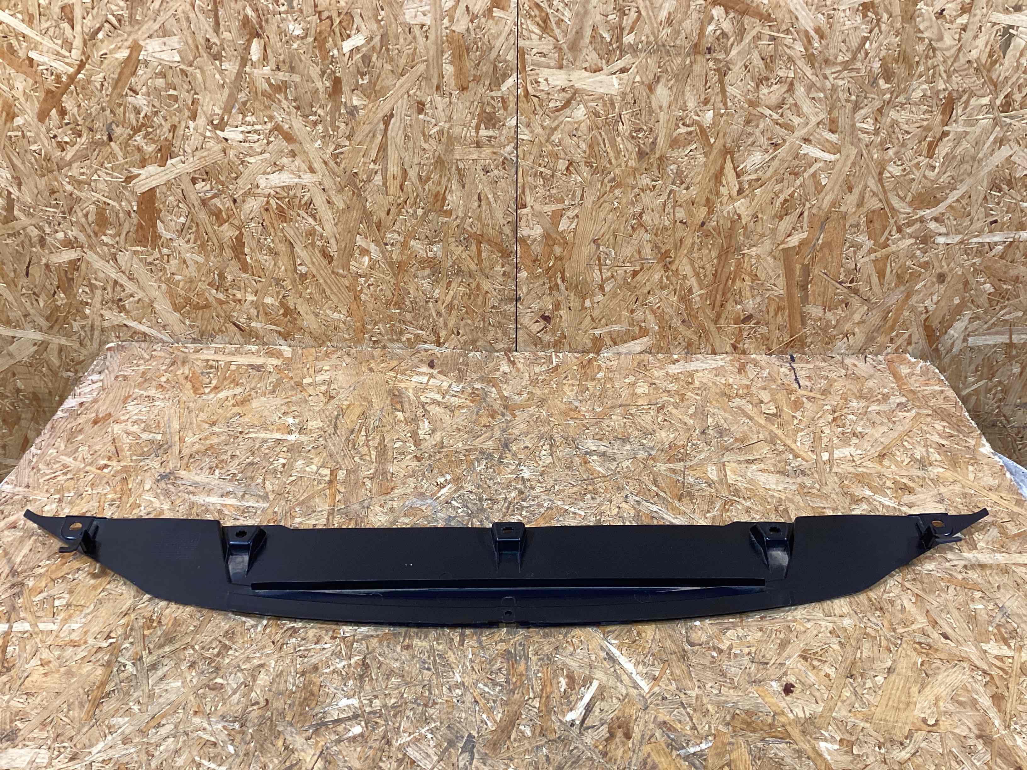 Пластик моторного отсека Porsche 911 151225-108