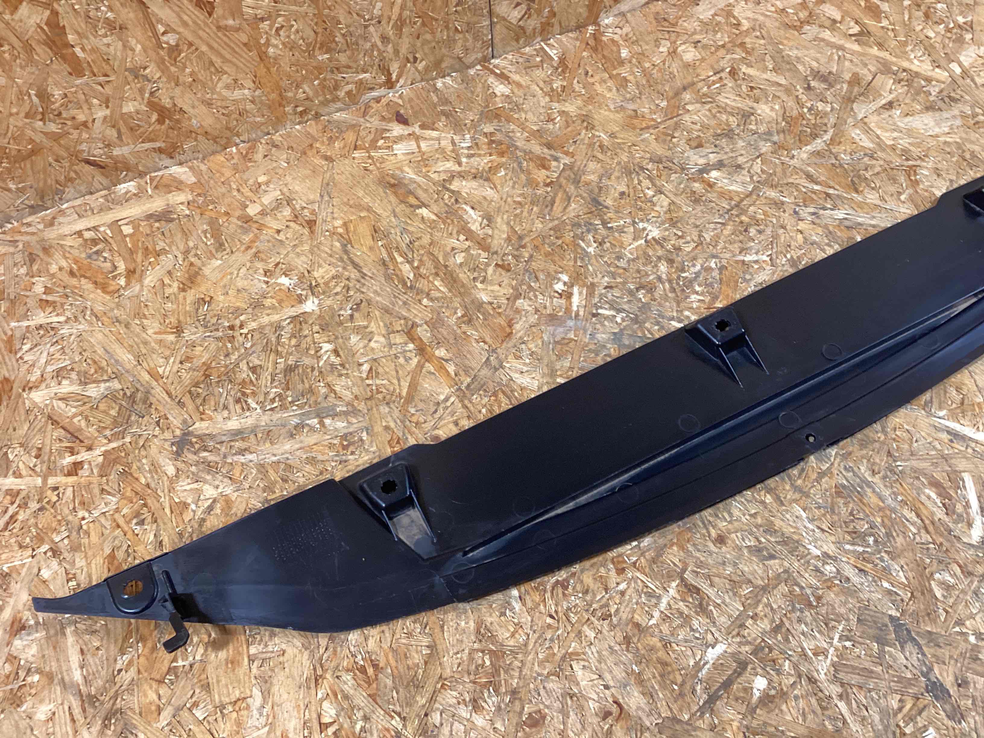 Пластик моторного отсека Porsche 911 151225-108