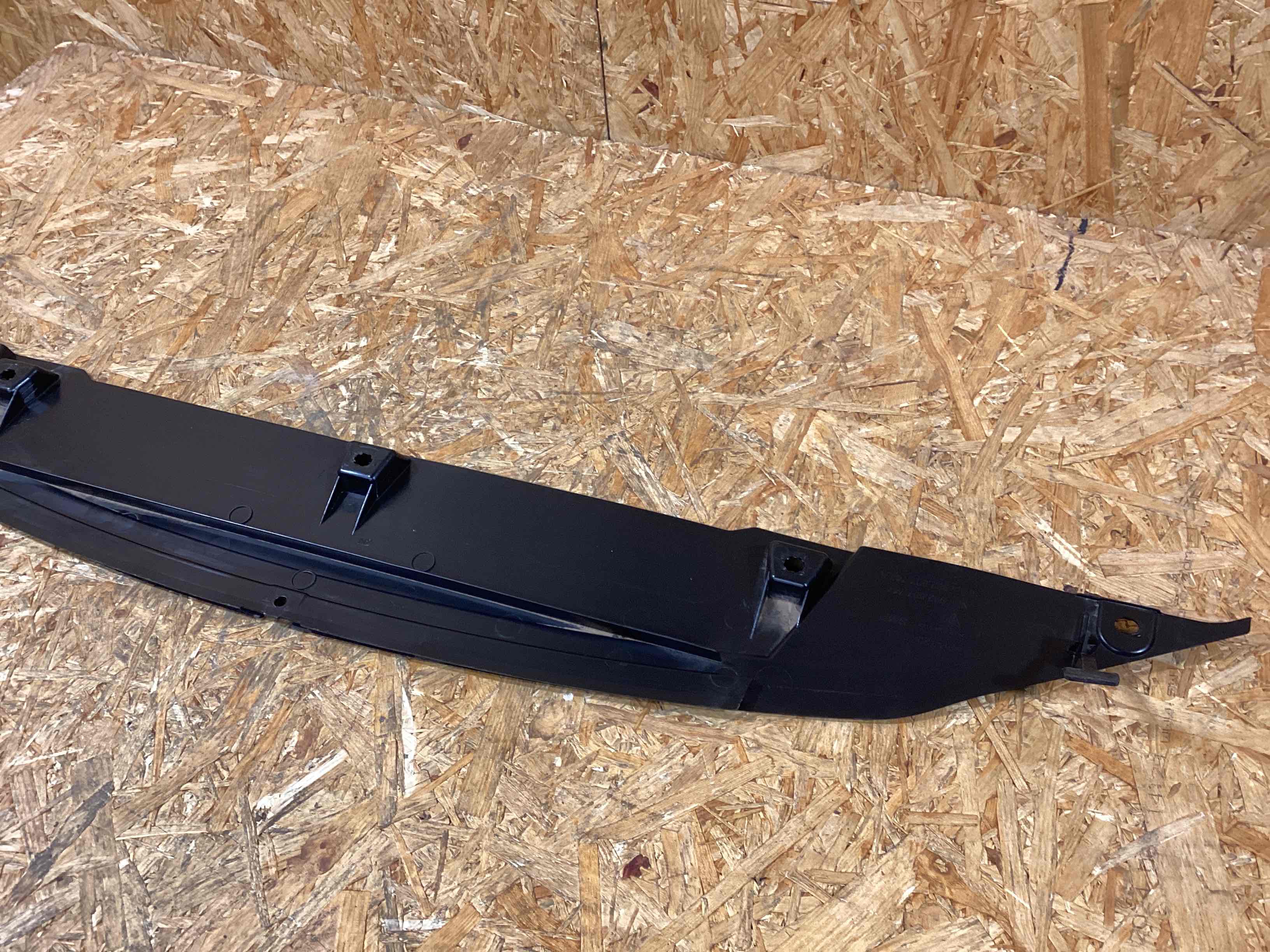 Пластик моторного отсека Porsche 911 151225-108