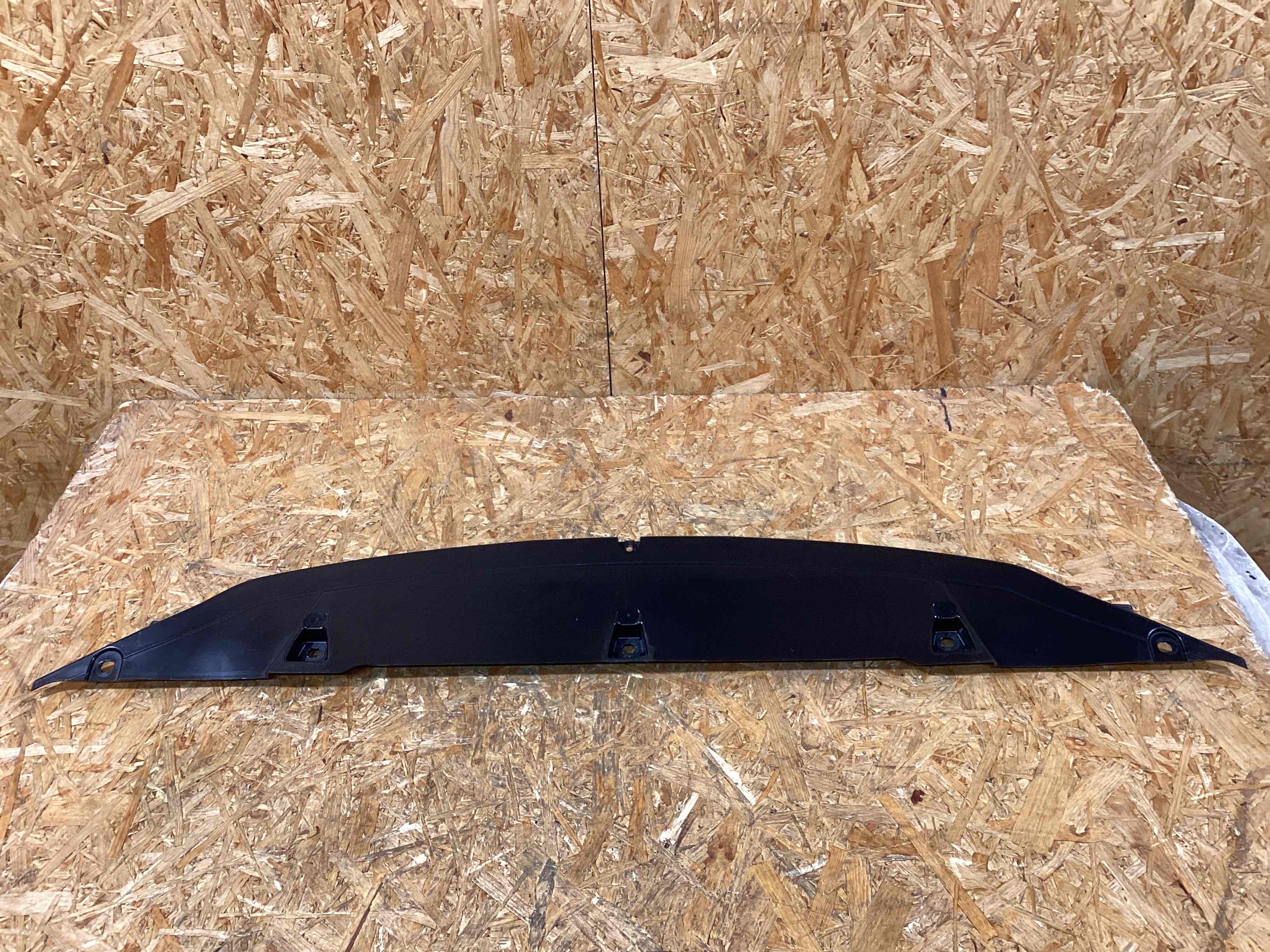 Пластик моторного отсека Porsche 911 151225-108