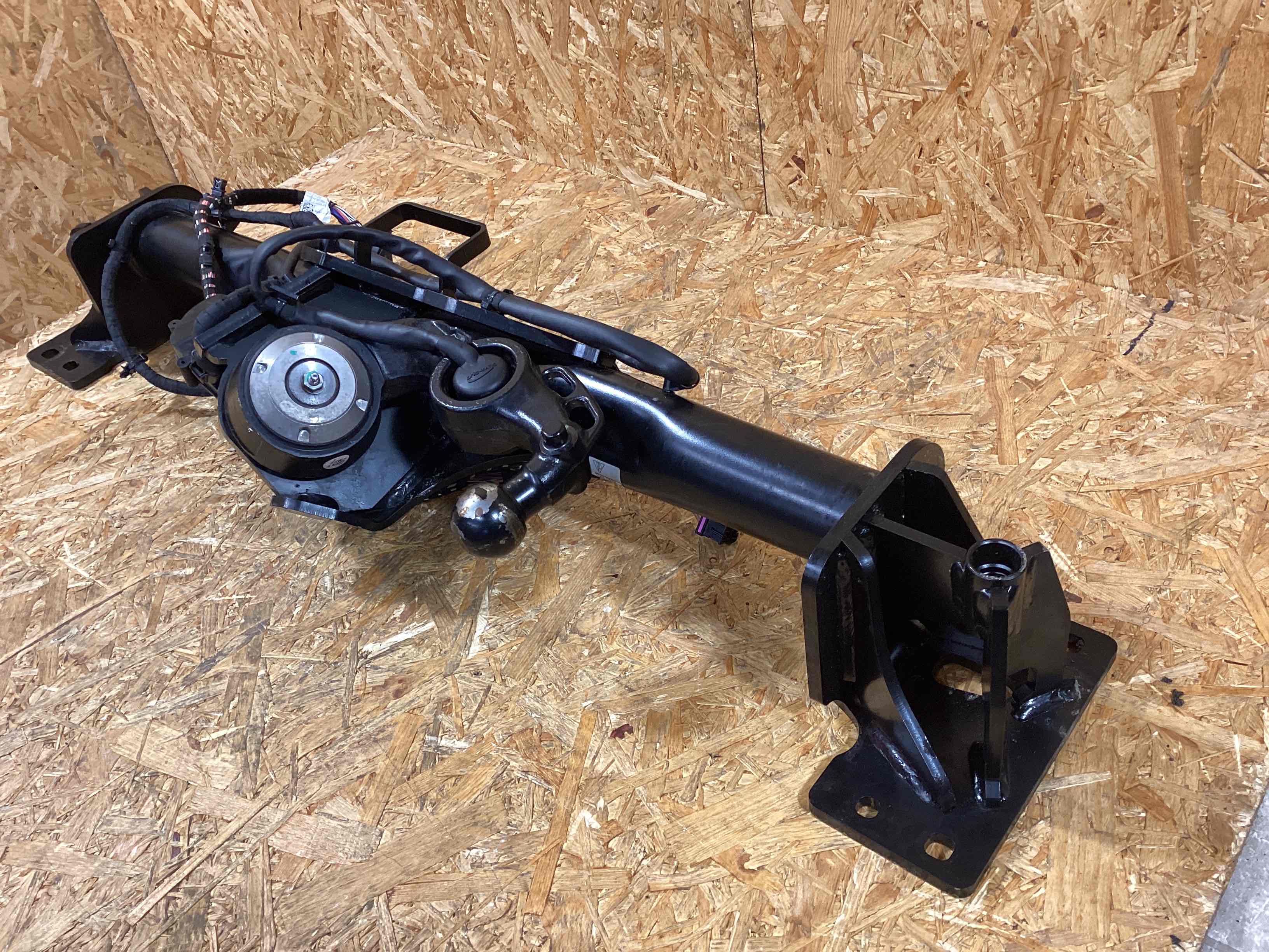 Прицепное устройство (фаркоп) Porsche Macan 160126-101