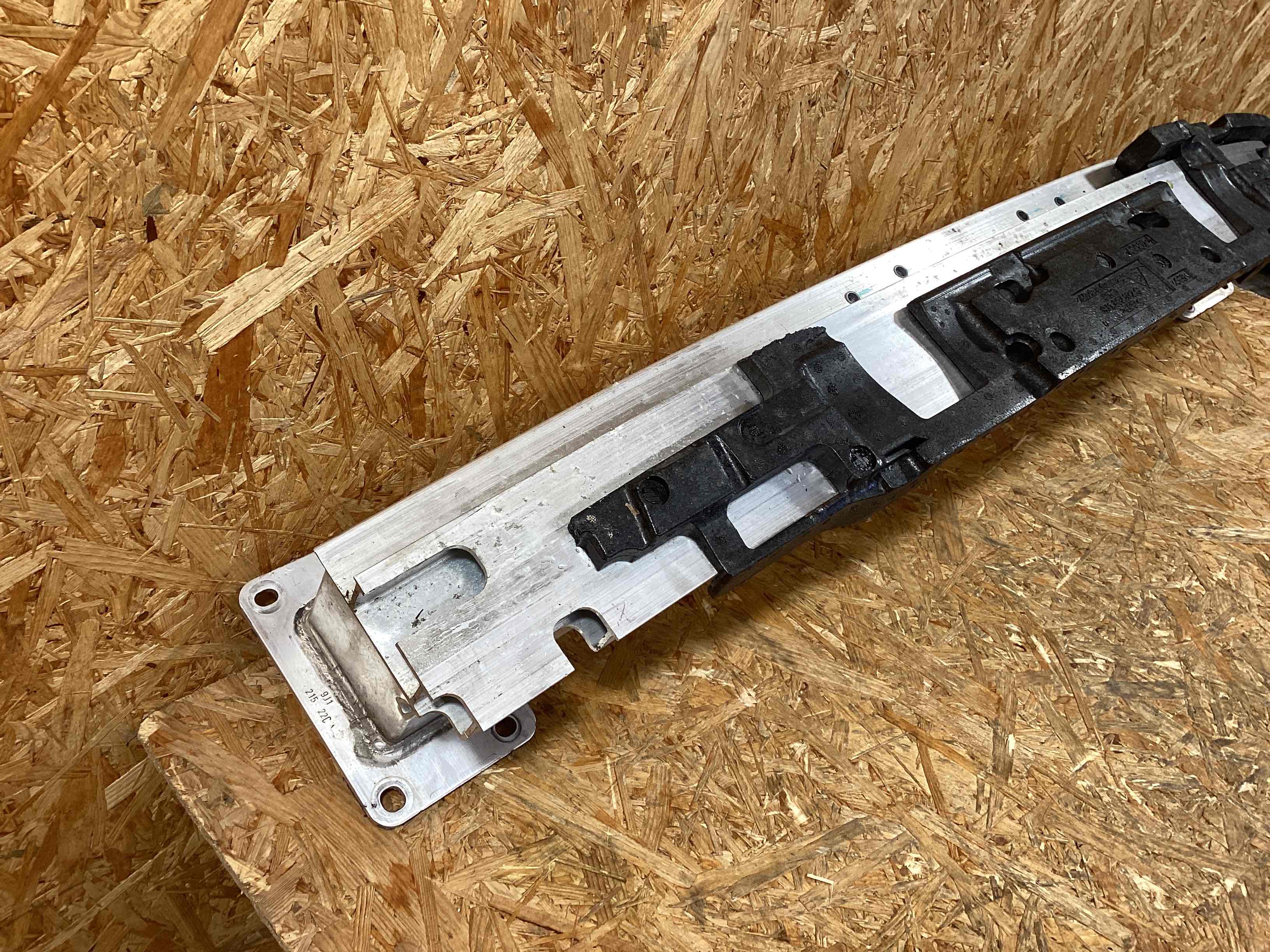 Усилитель бампера заднего Porsche Taycan 160126-106