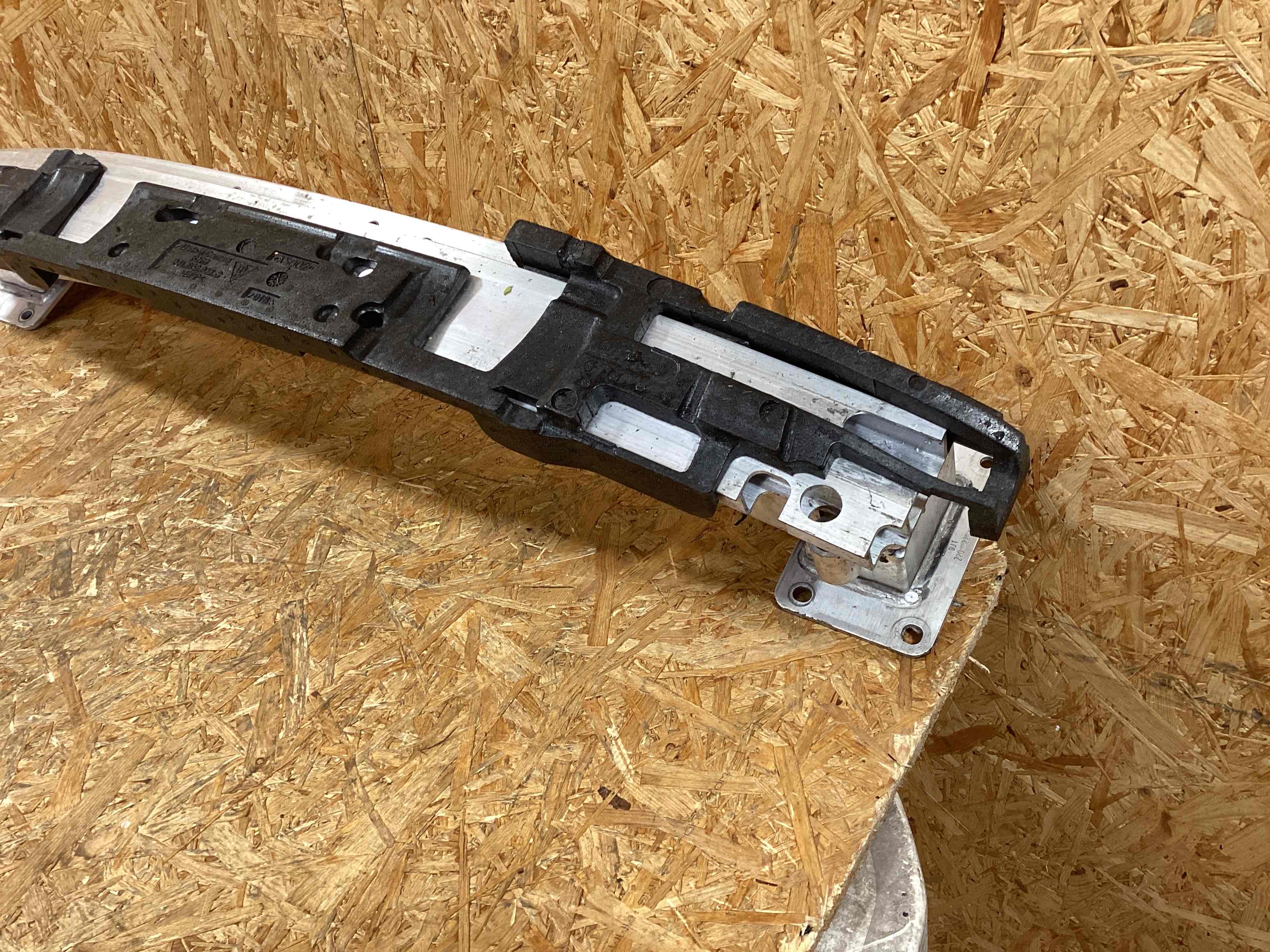 Усилитель бампера заднего Porsche Taycan 160126-106