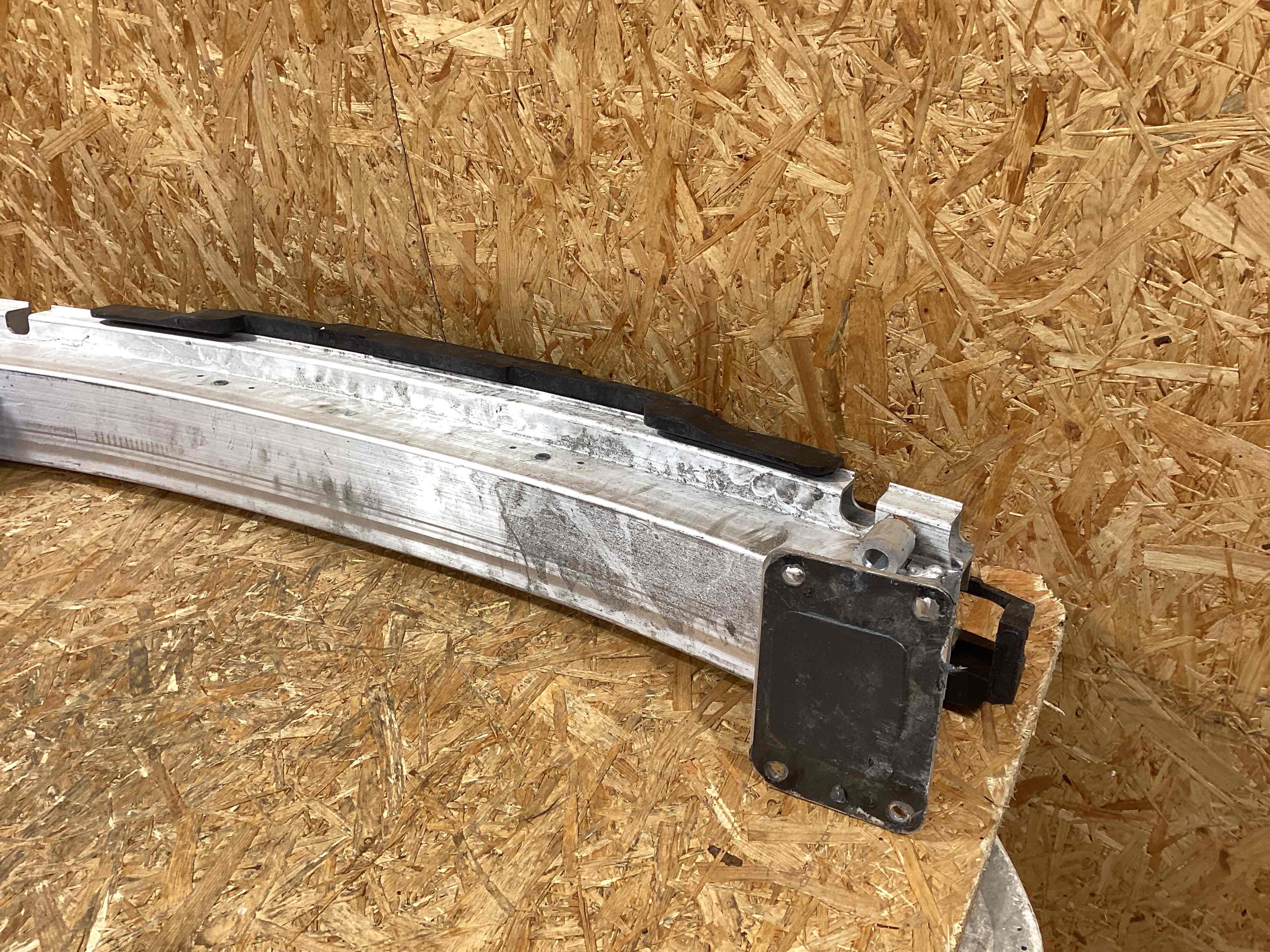 Усилитель бампера заднего Porsche Taycan 160126-106