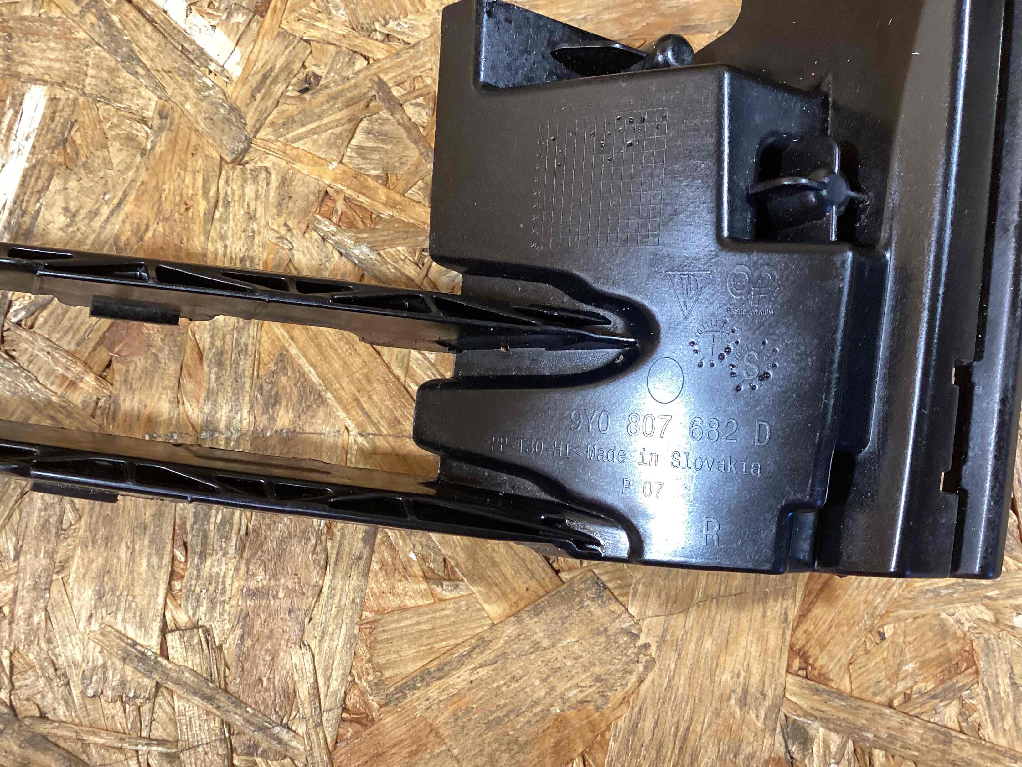 Заглушка, вставка (решетка) в бампер Porsche Cayenne 160126-110