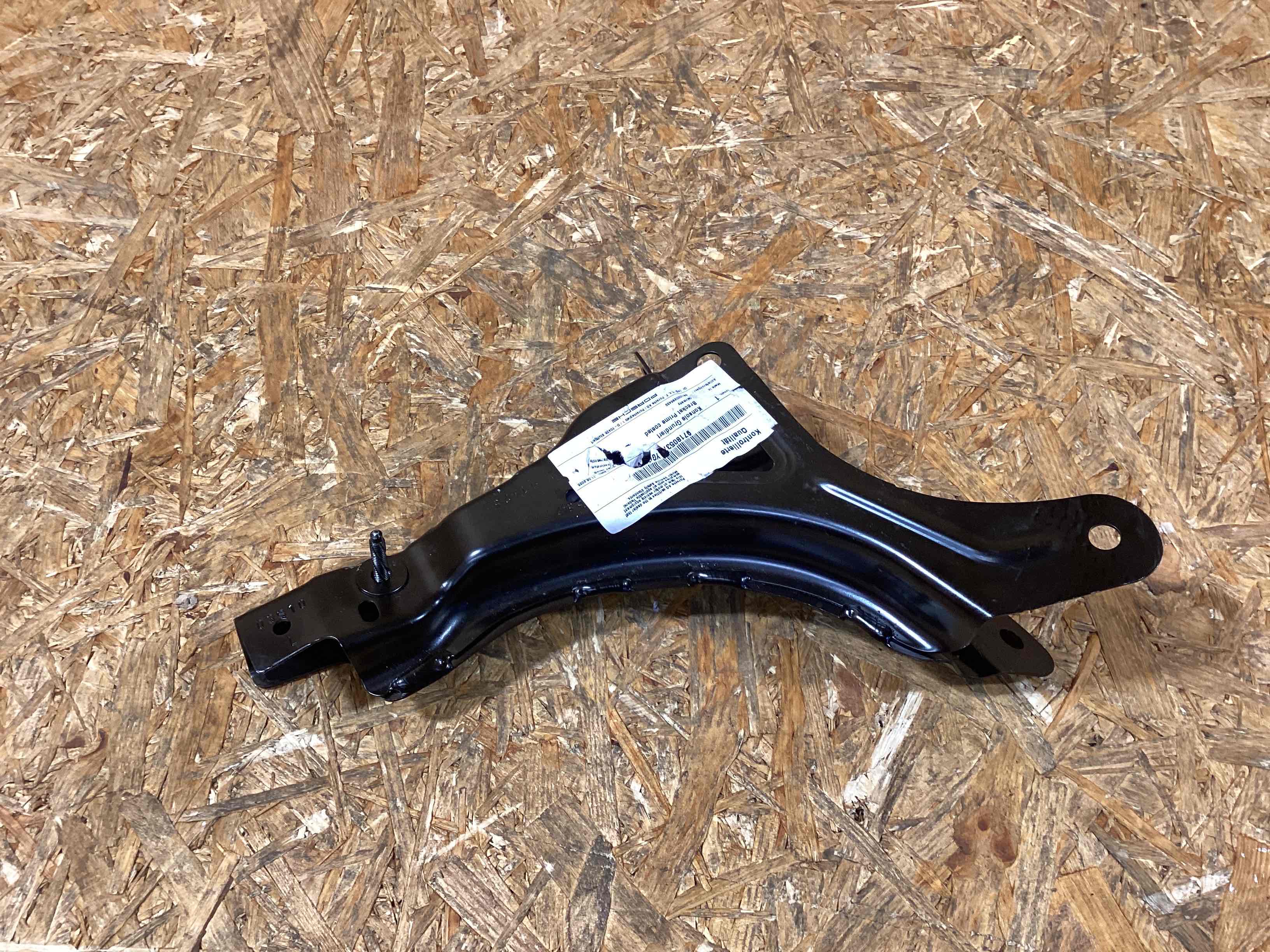 Крепление крыла Porsche Panamera 160126-112