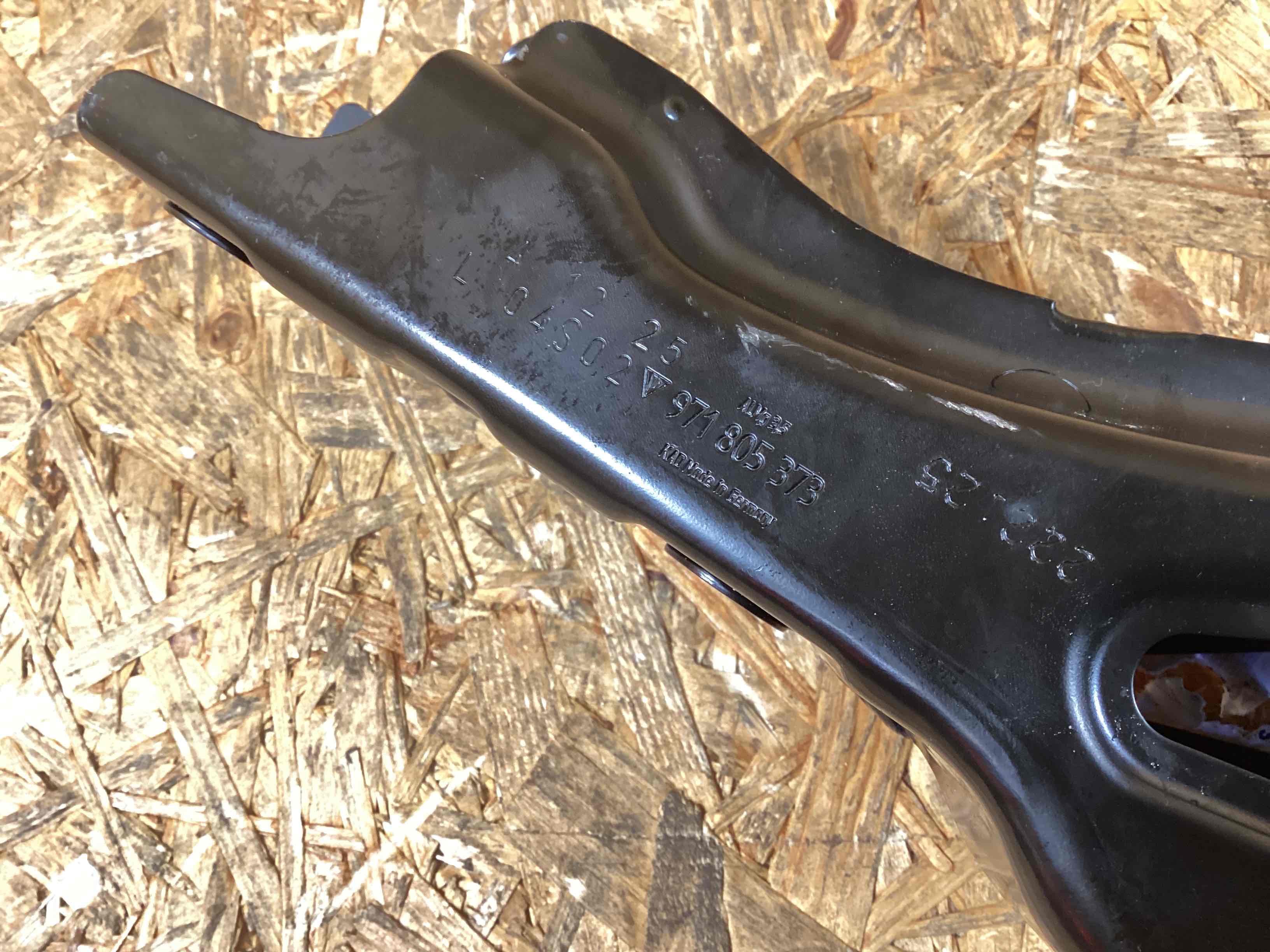 Крепление крыла Porsche Panamera 160126-112