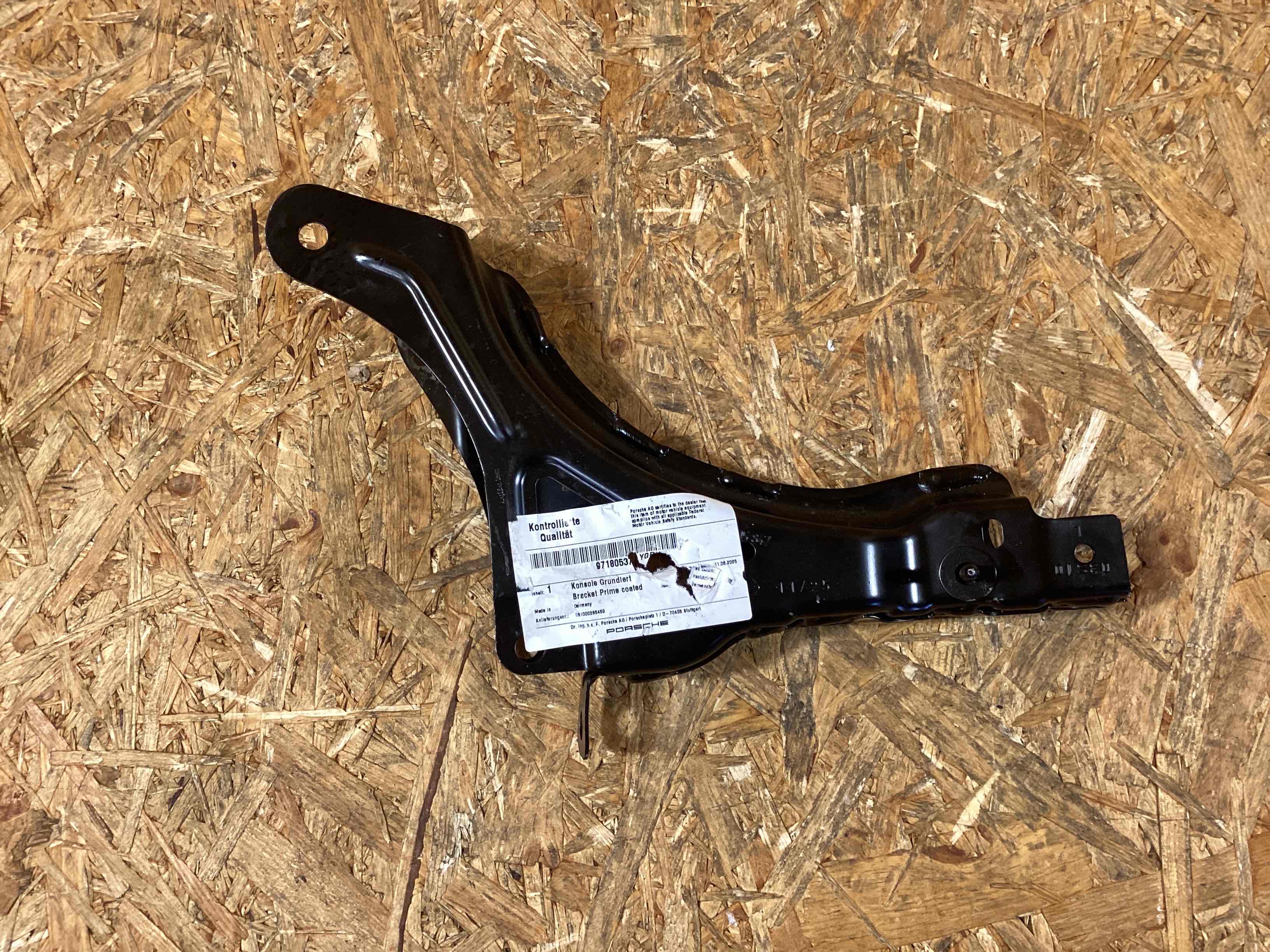 Крепление крыла Porsche Panamera 160126-112