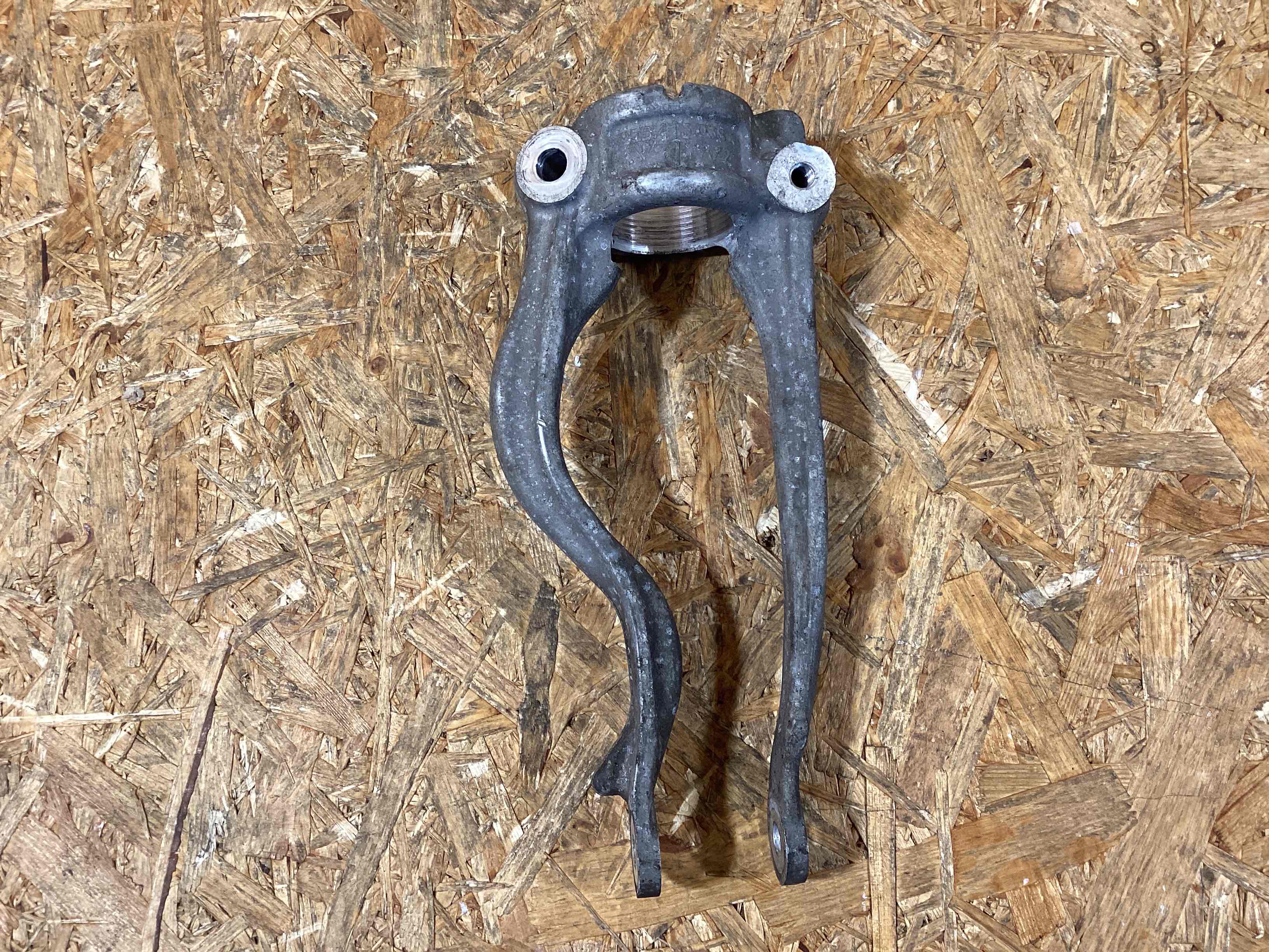 Амортизатор передний правый Porsche Macan 160126-113