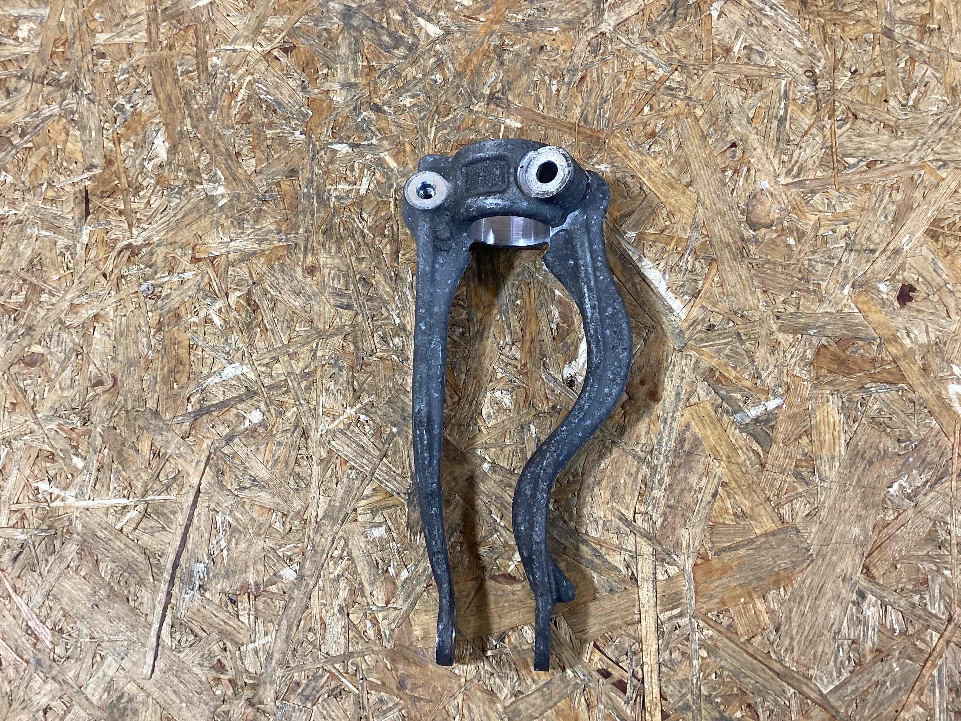 Амортизатор передний правый Porsche Macan 160126-113