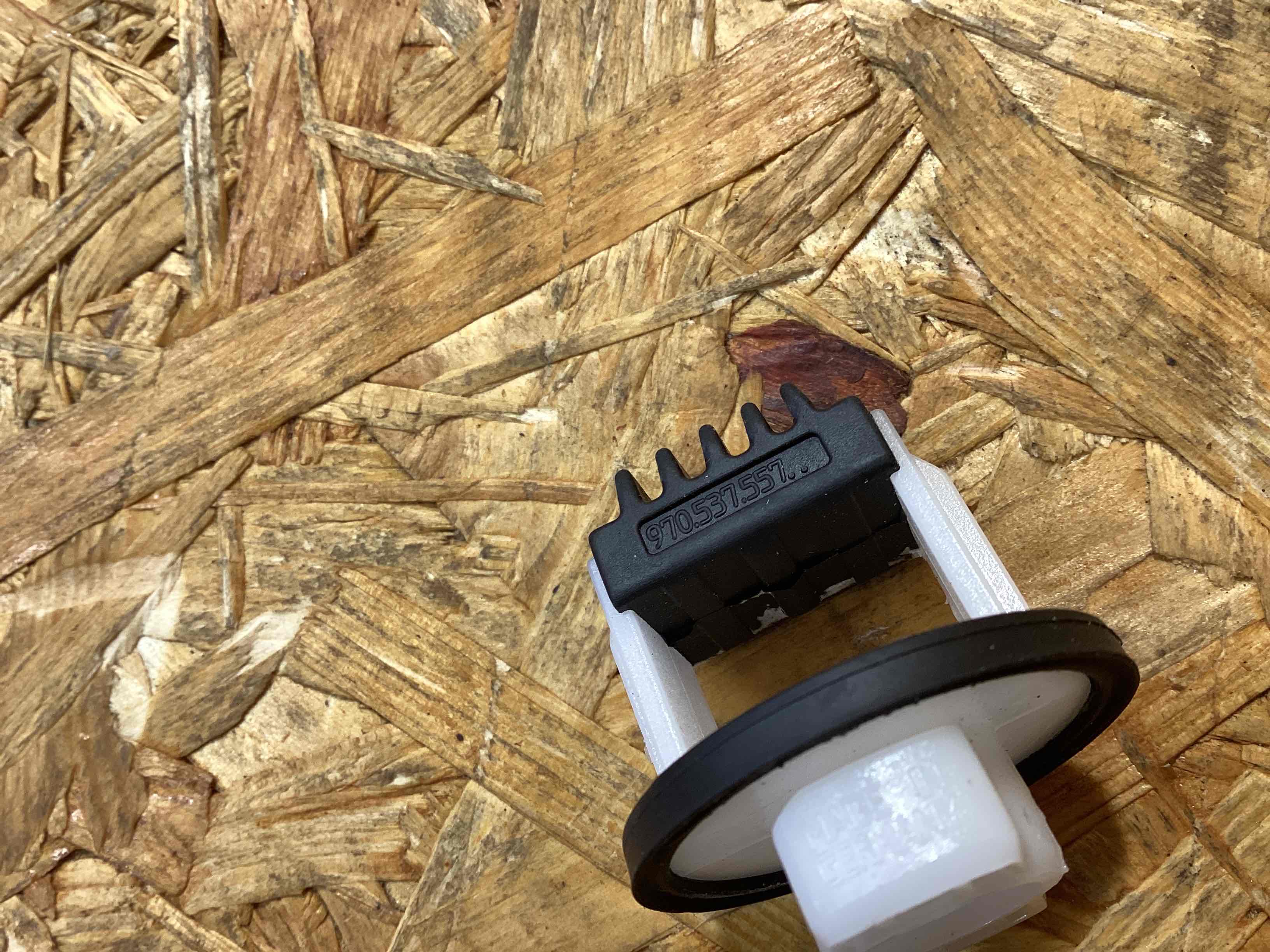 Молдинг двери задней левой Porsche Macan 160126-114