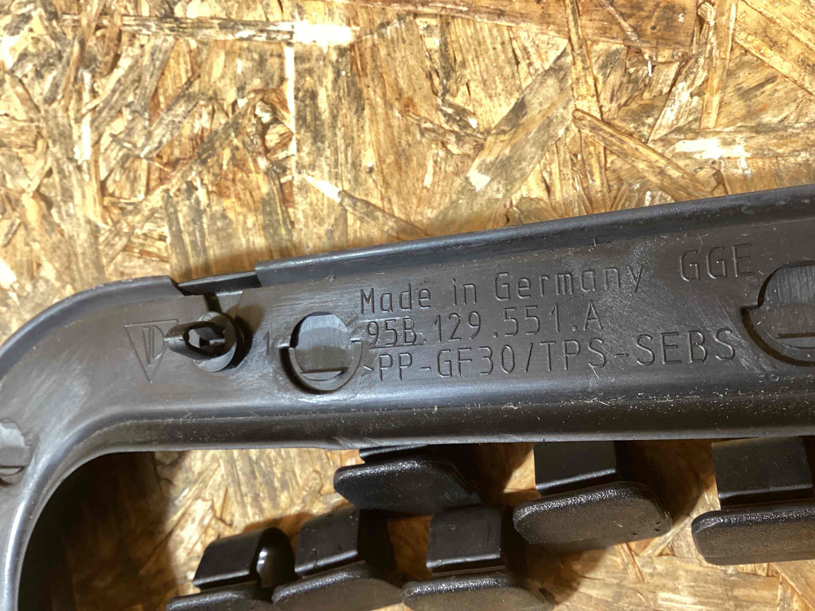 Молдинг капота, накладка, решетка на капот Porsche Macan 160126-118