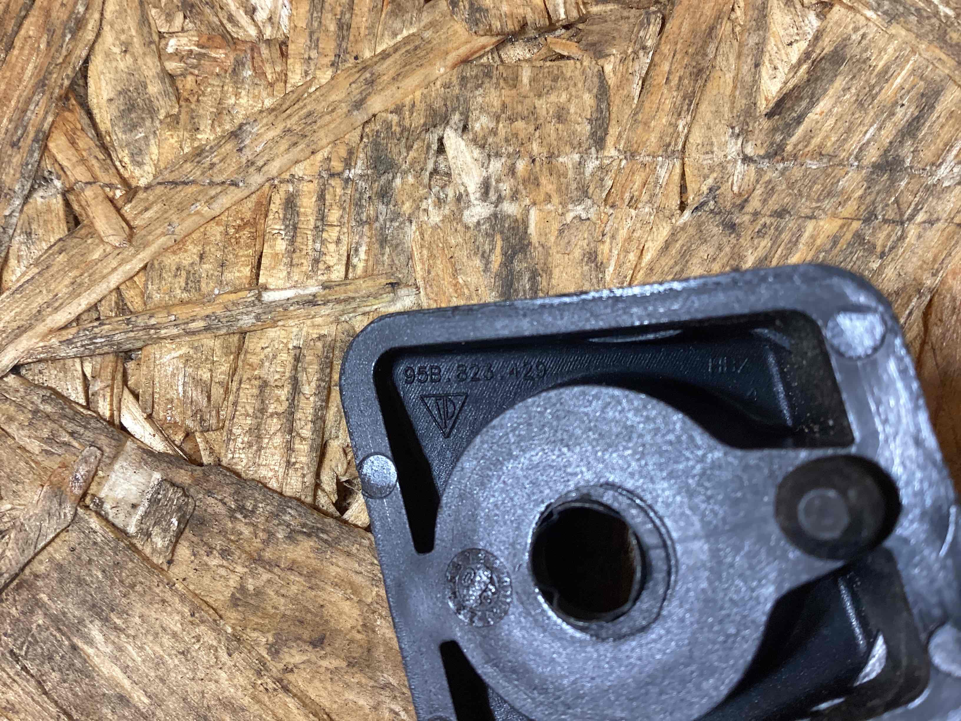 Молдинг капота, накладка, решетка на капот Porsche Macan 160126-118