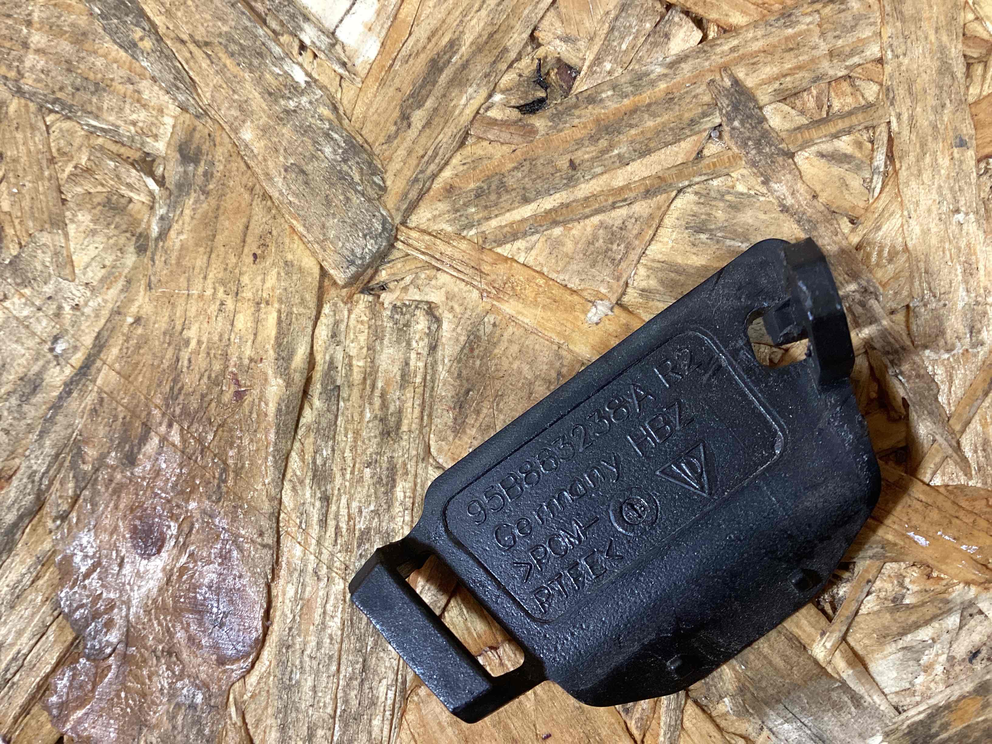 Молдинг капота, накладка, решетка на капот Porsche Macan 160126-118