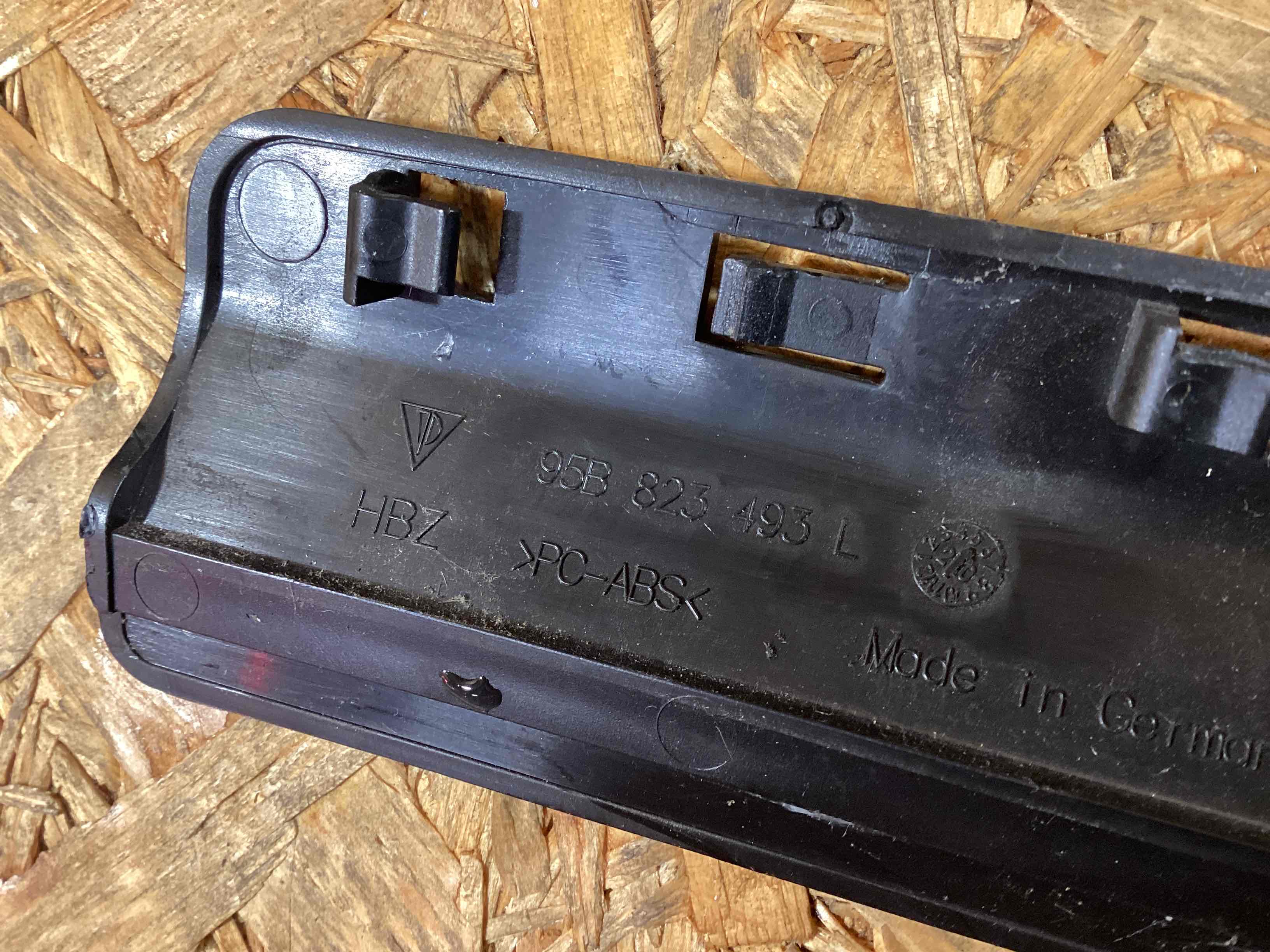 Молдинг капота, накладка, решетка на капот Porsche Macan 160126-118