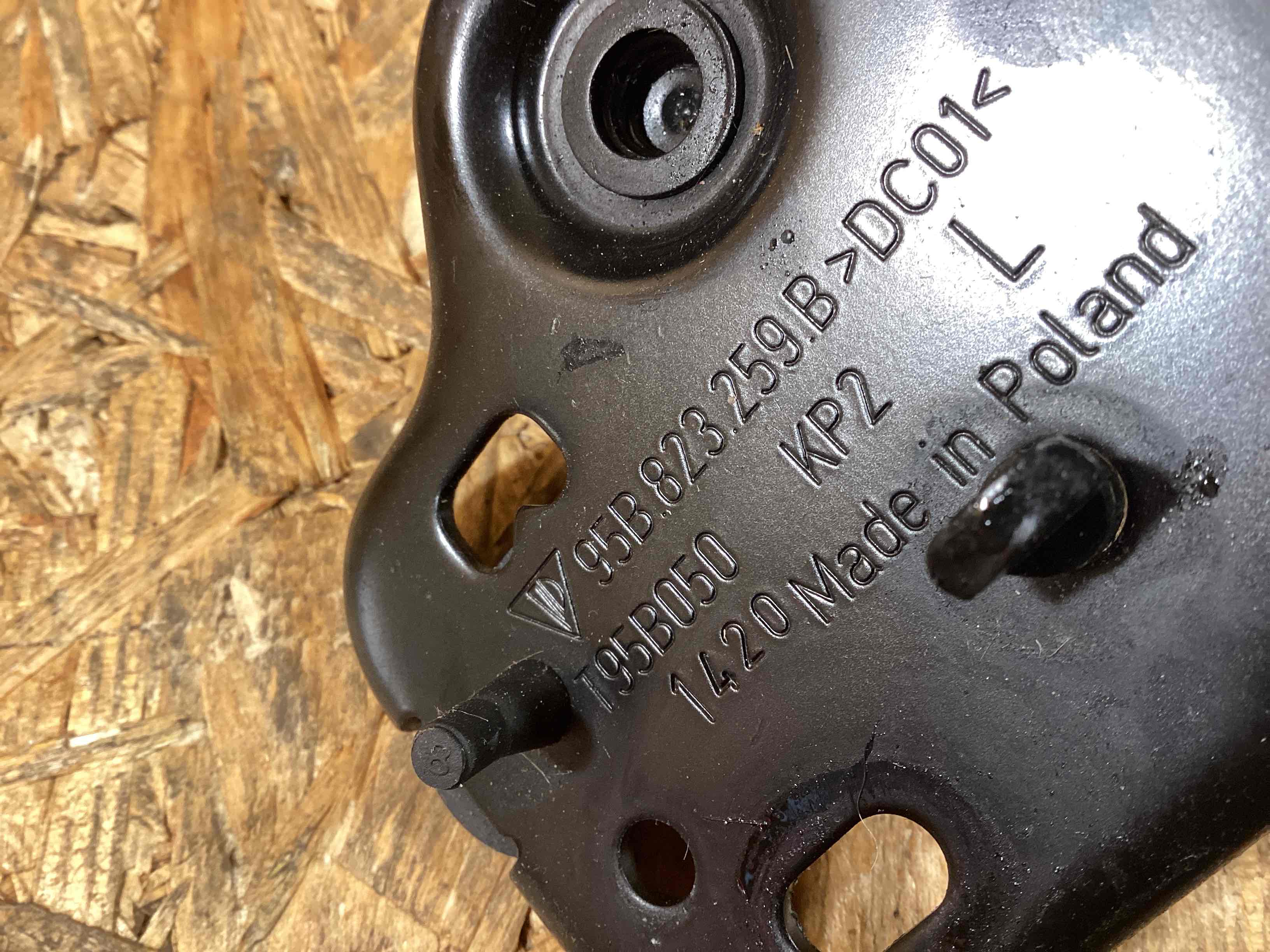 Молдинг капота, накладка, решетка на капот Porsche Macan 160126-118