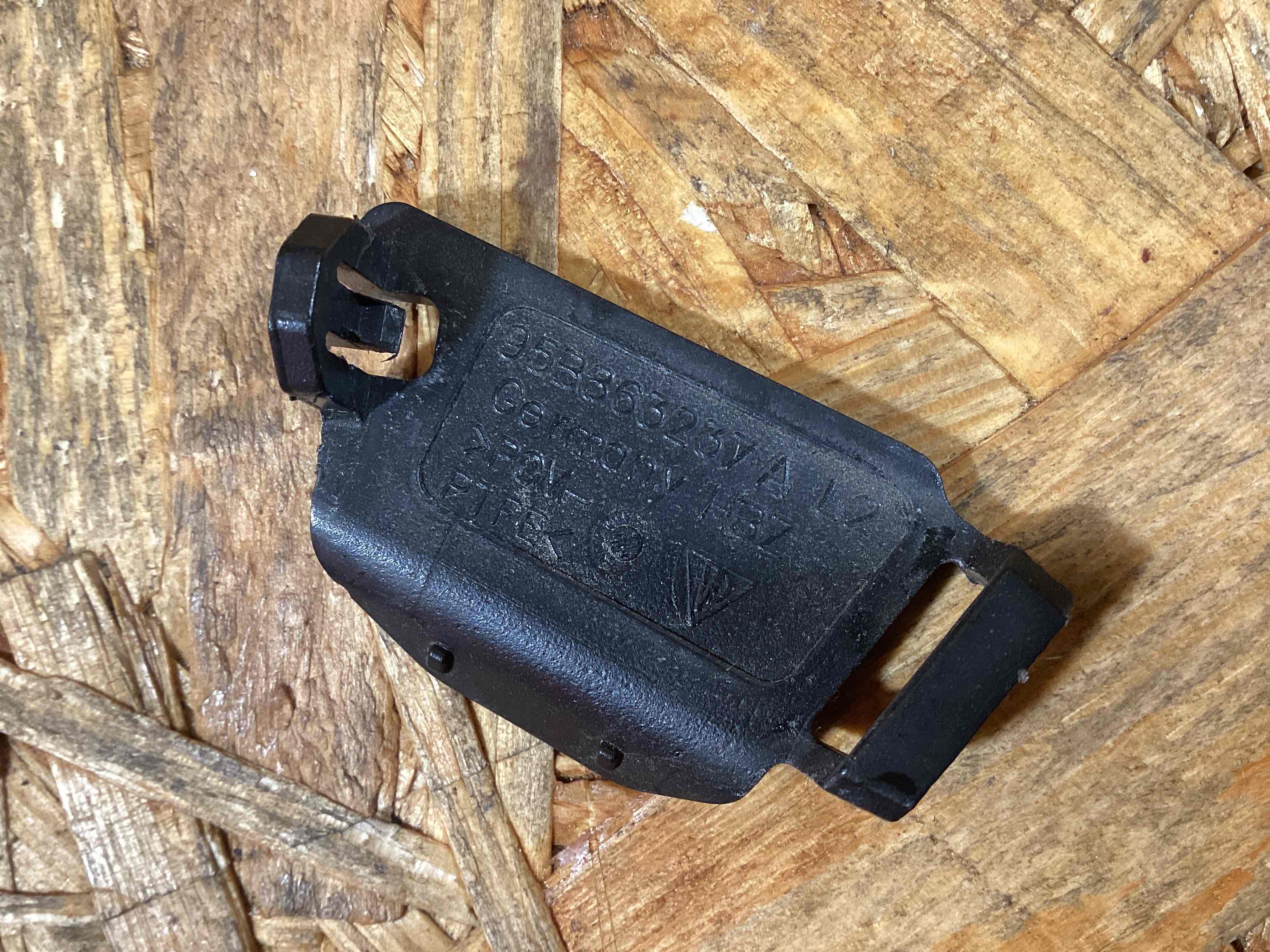 Молдинг капота, накладка, решетка на капот Porsche Macan 160126-118