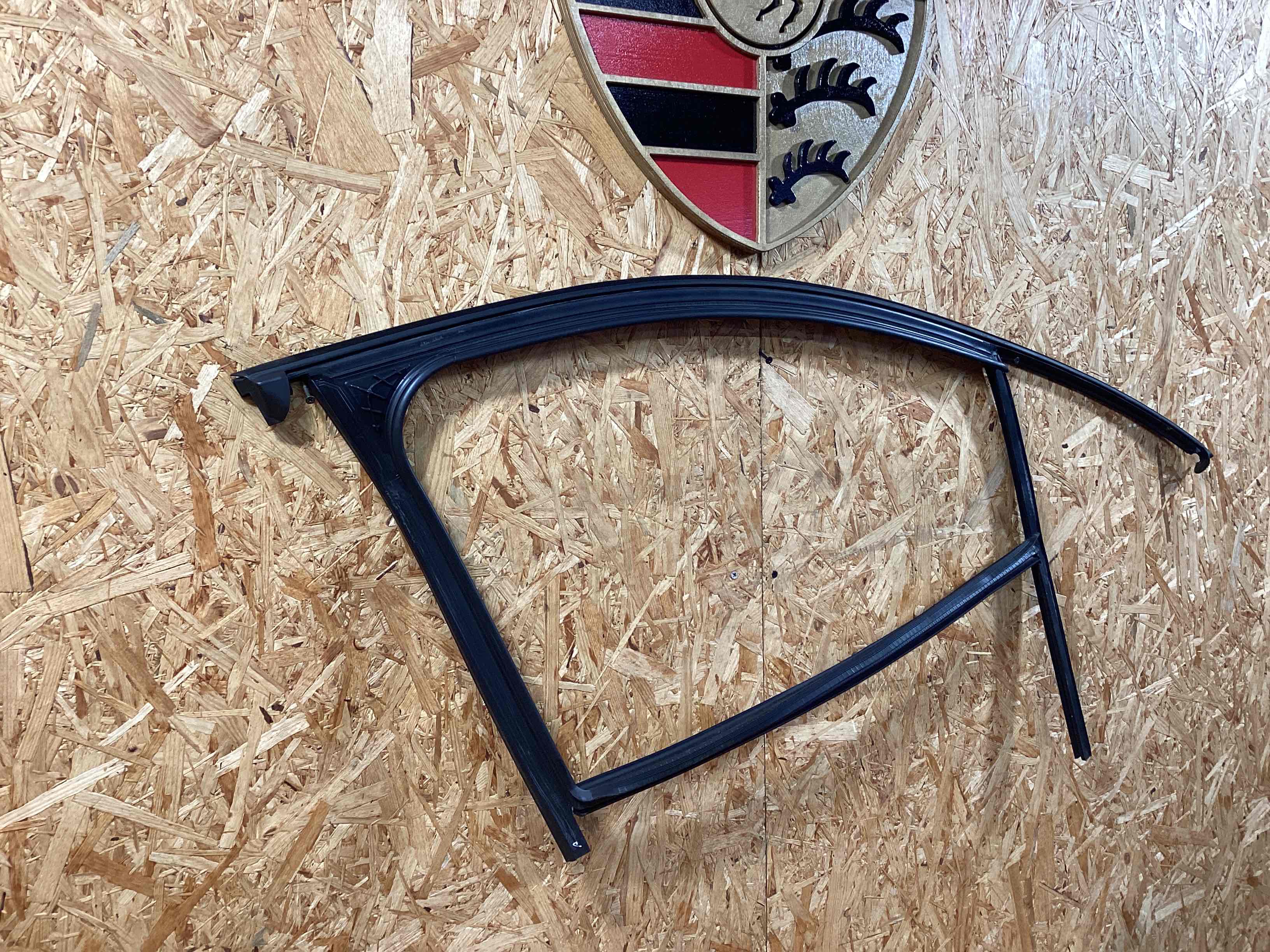 Молдинг двери передней левой Porsche Macan 160126-119