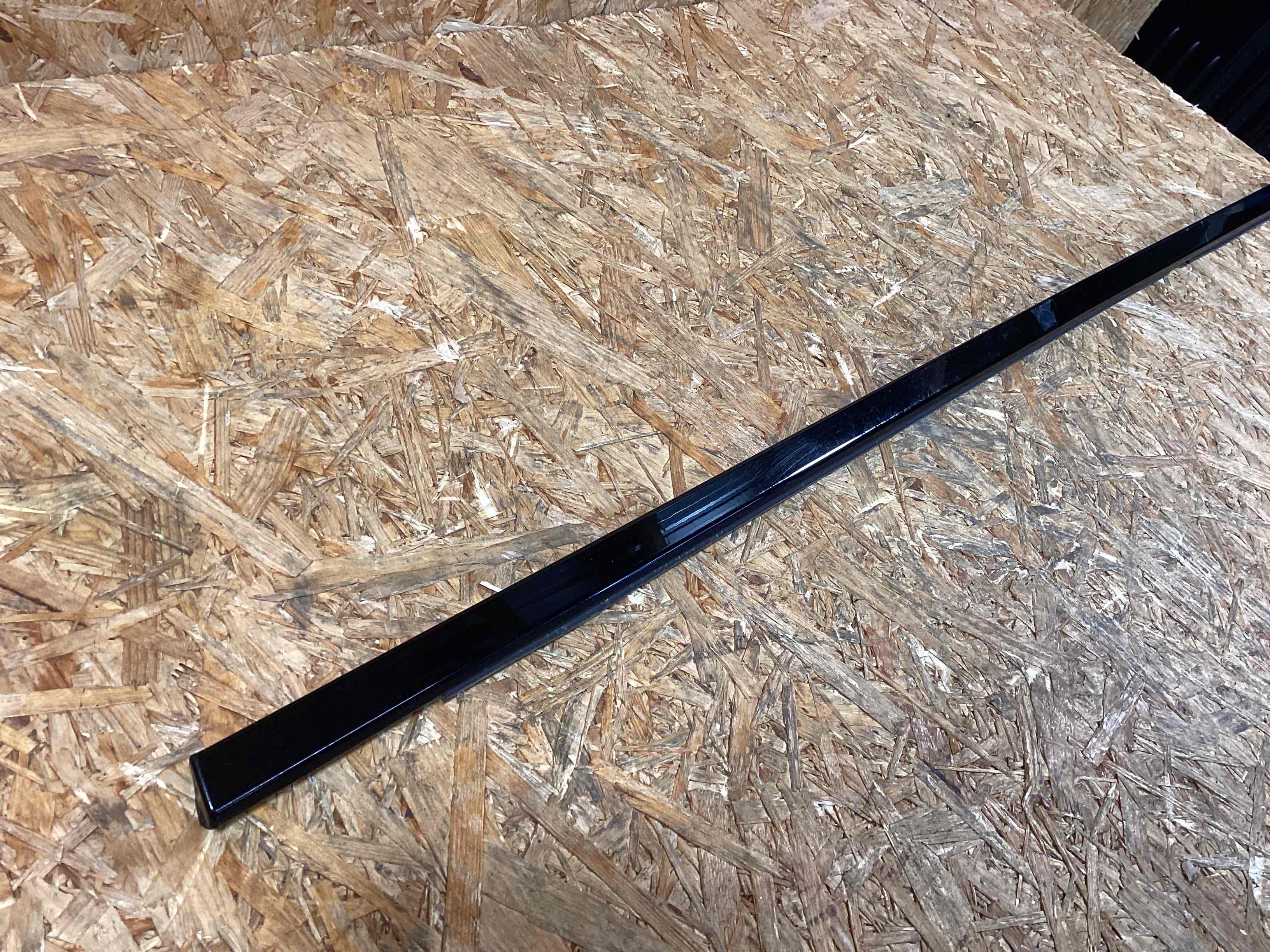 Молдинг двери передней левой Porsche Macan 160126-120